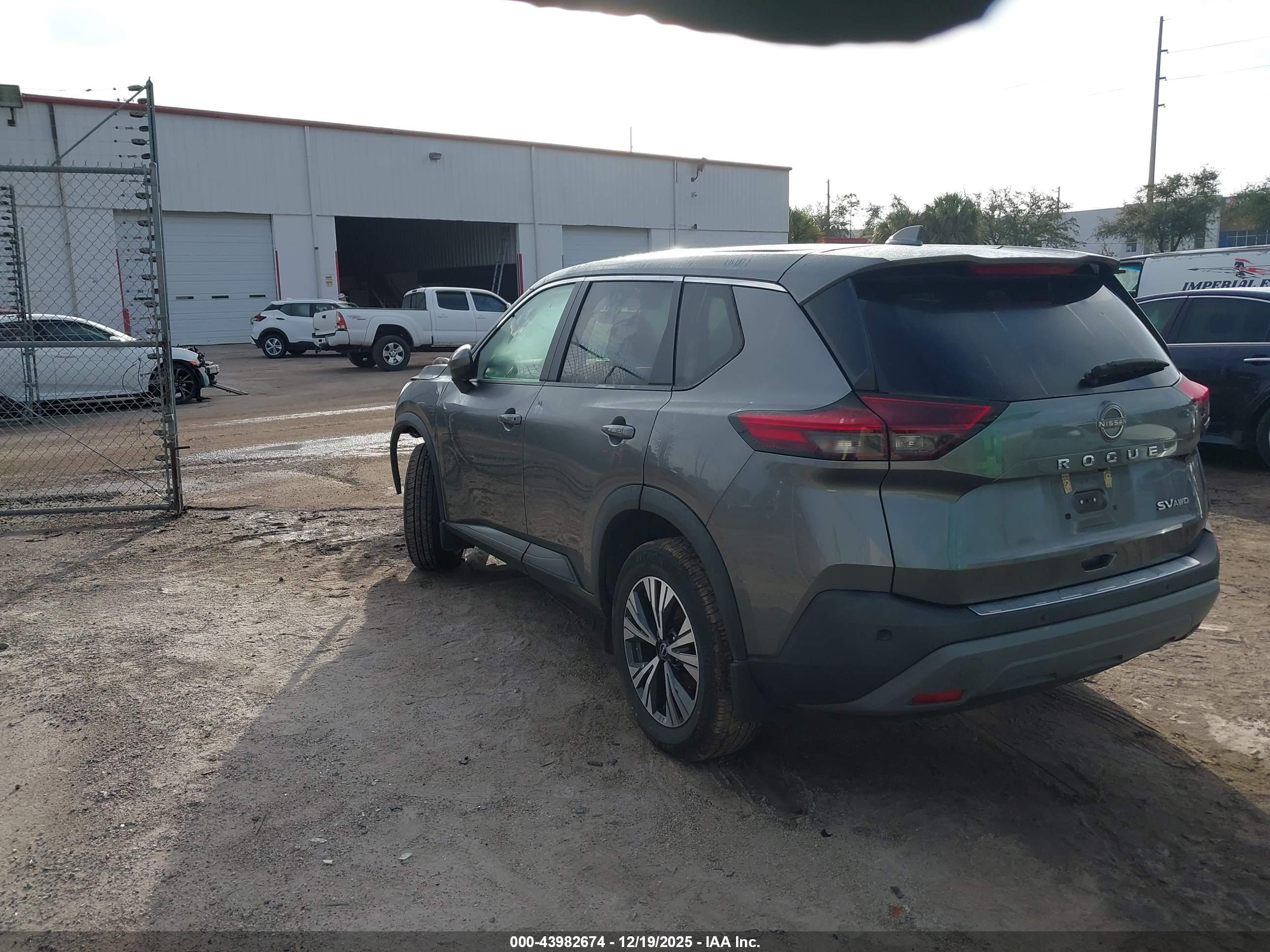 NISSAN ROGUE image 3