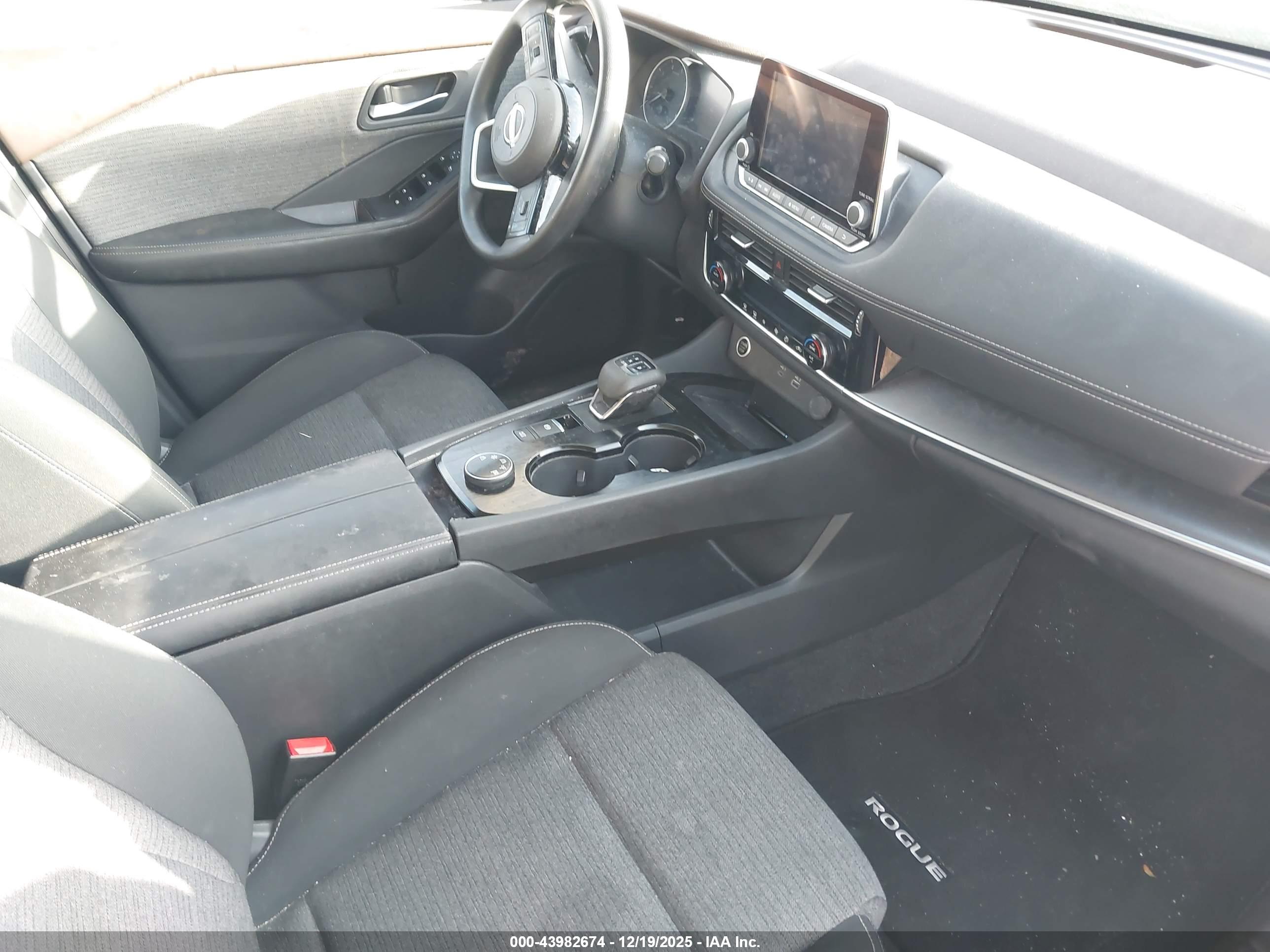 NISSAN ROGUE image 5
