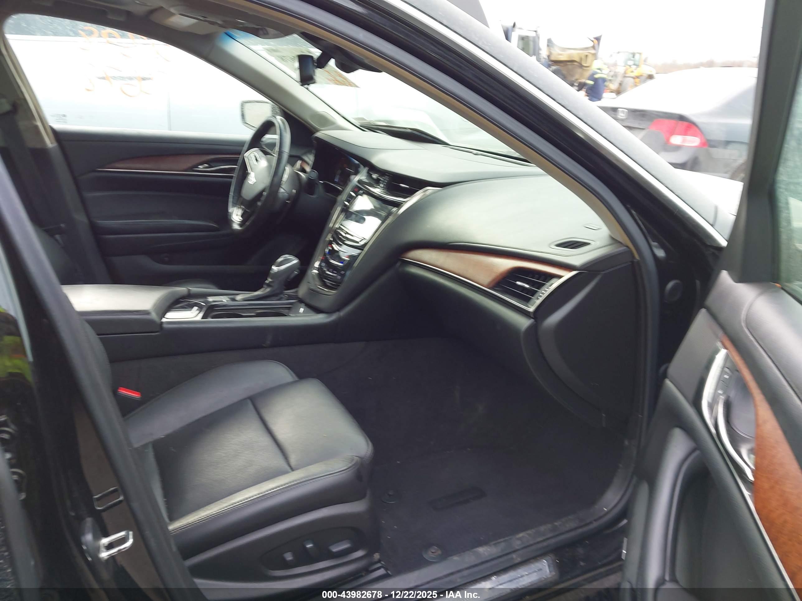 CADILLAC CTS image 5