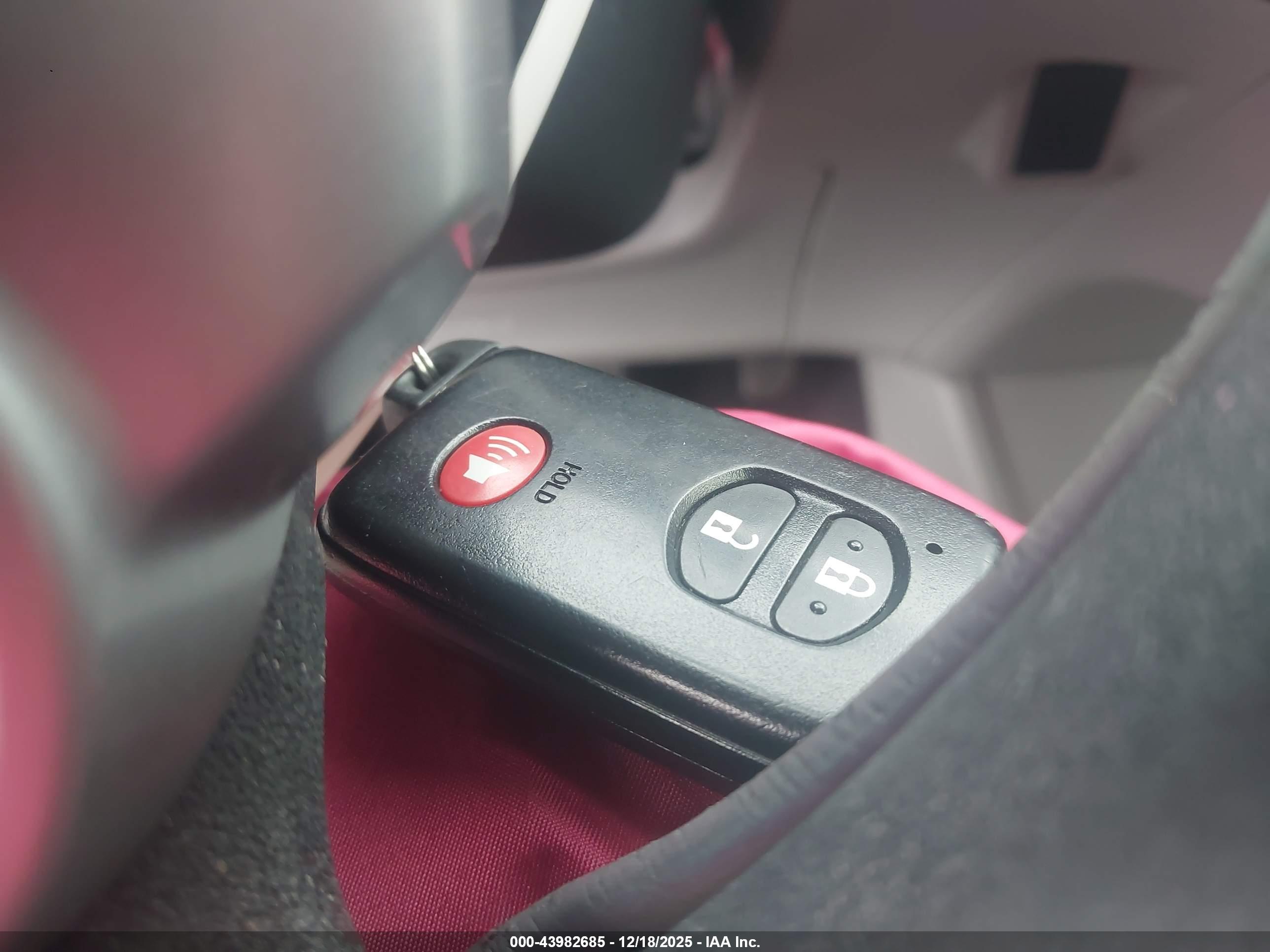 TOYOTA PRIUS image 11