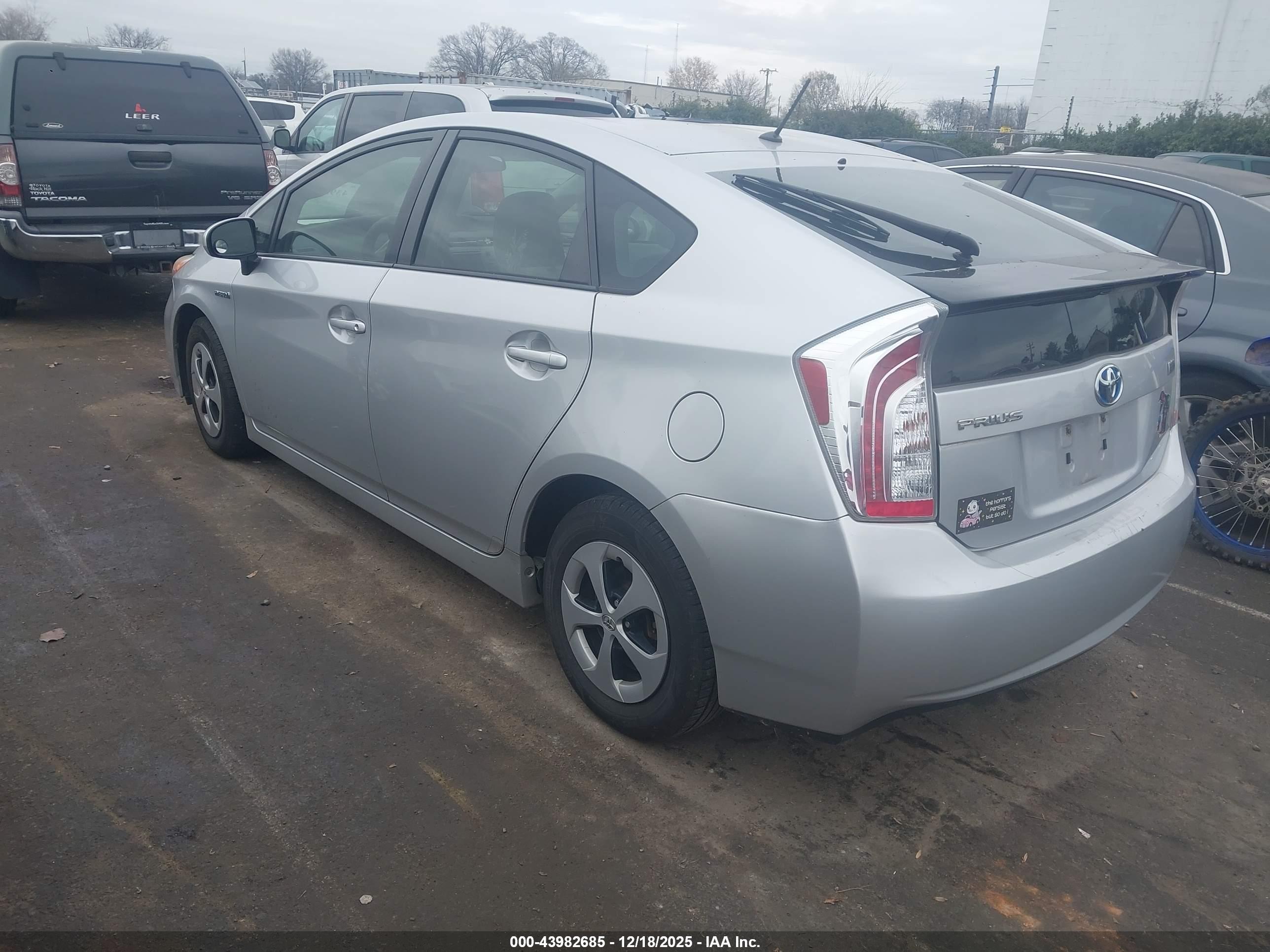 TOYOTA PRIUS image 3
