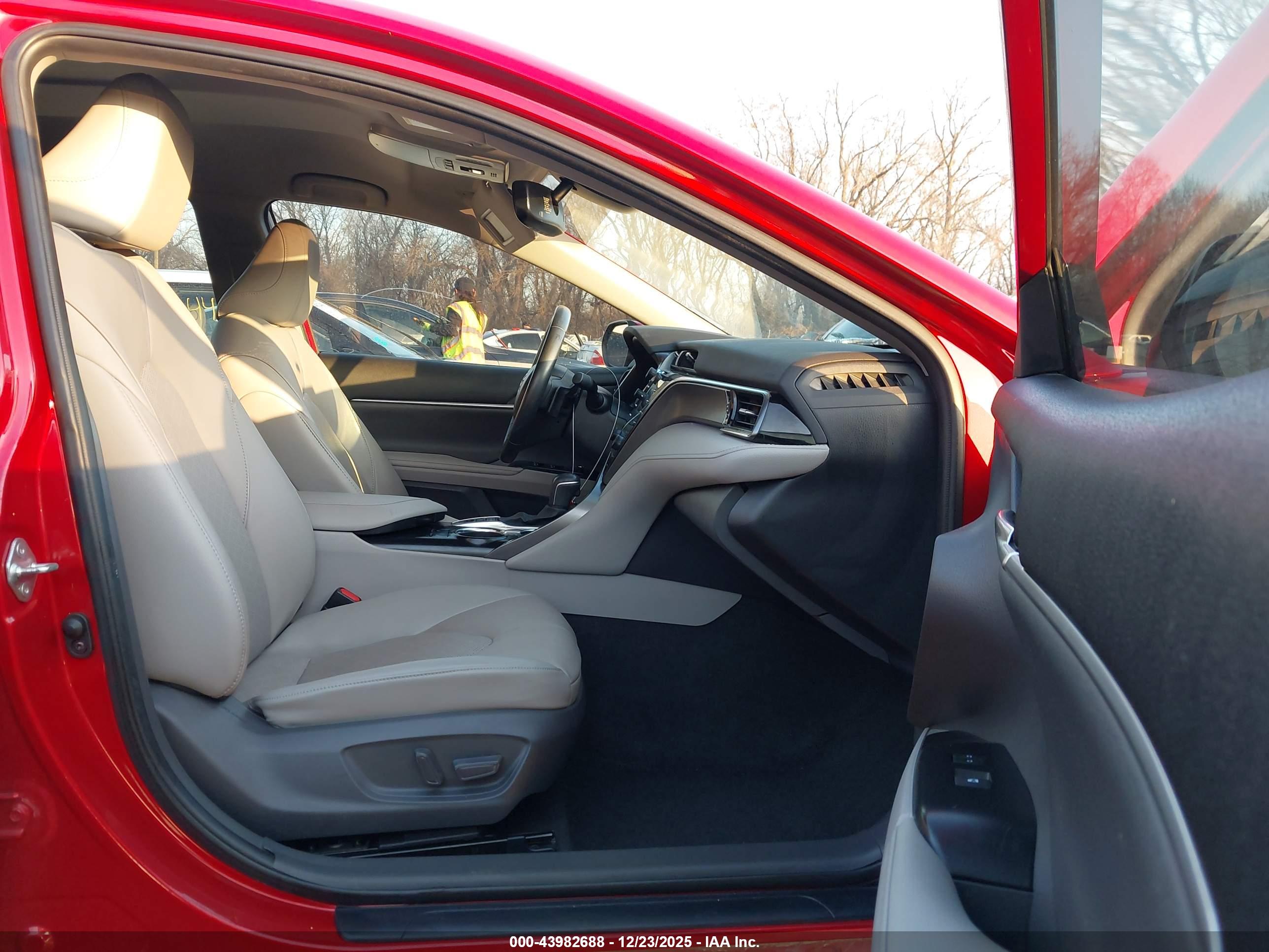 TOYOTA CAMRY image 5