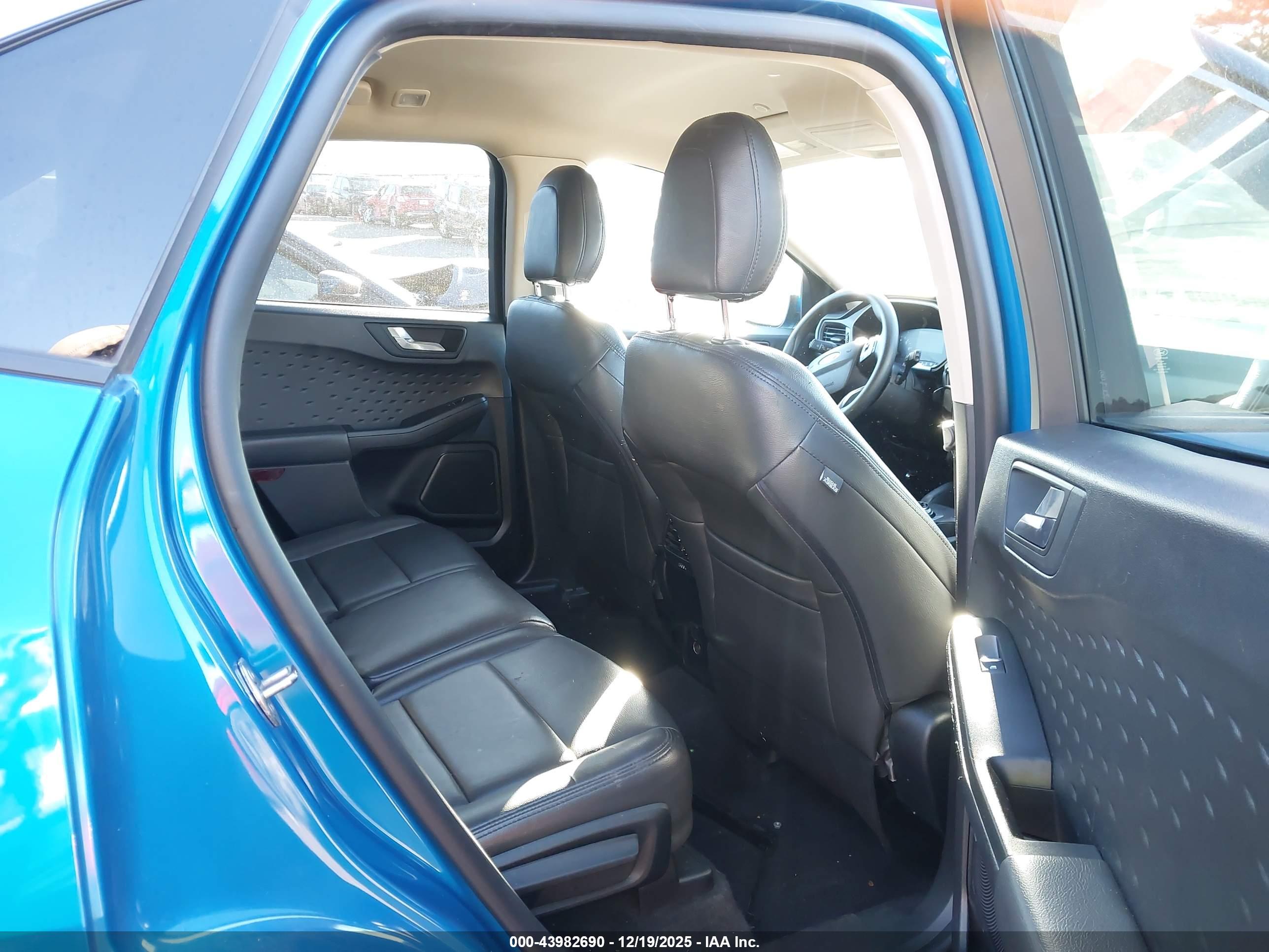 FORD ESCAPE image 8