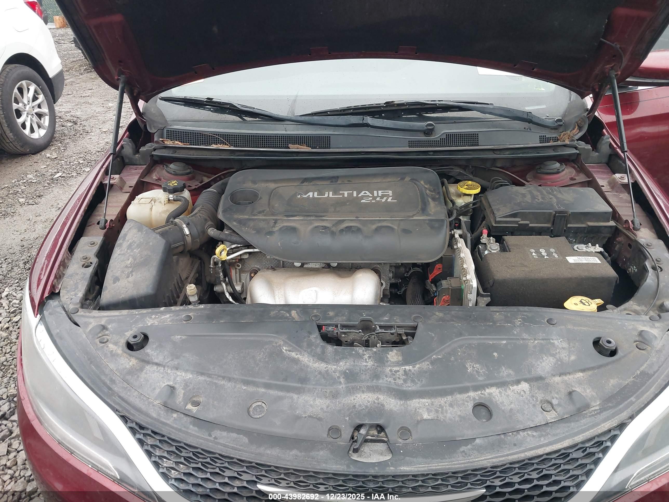 CHRYSLER 200 image 10