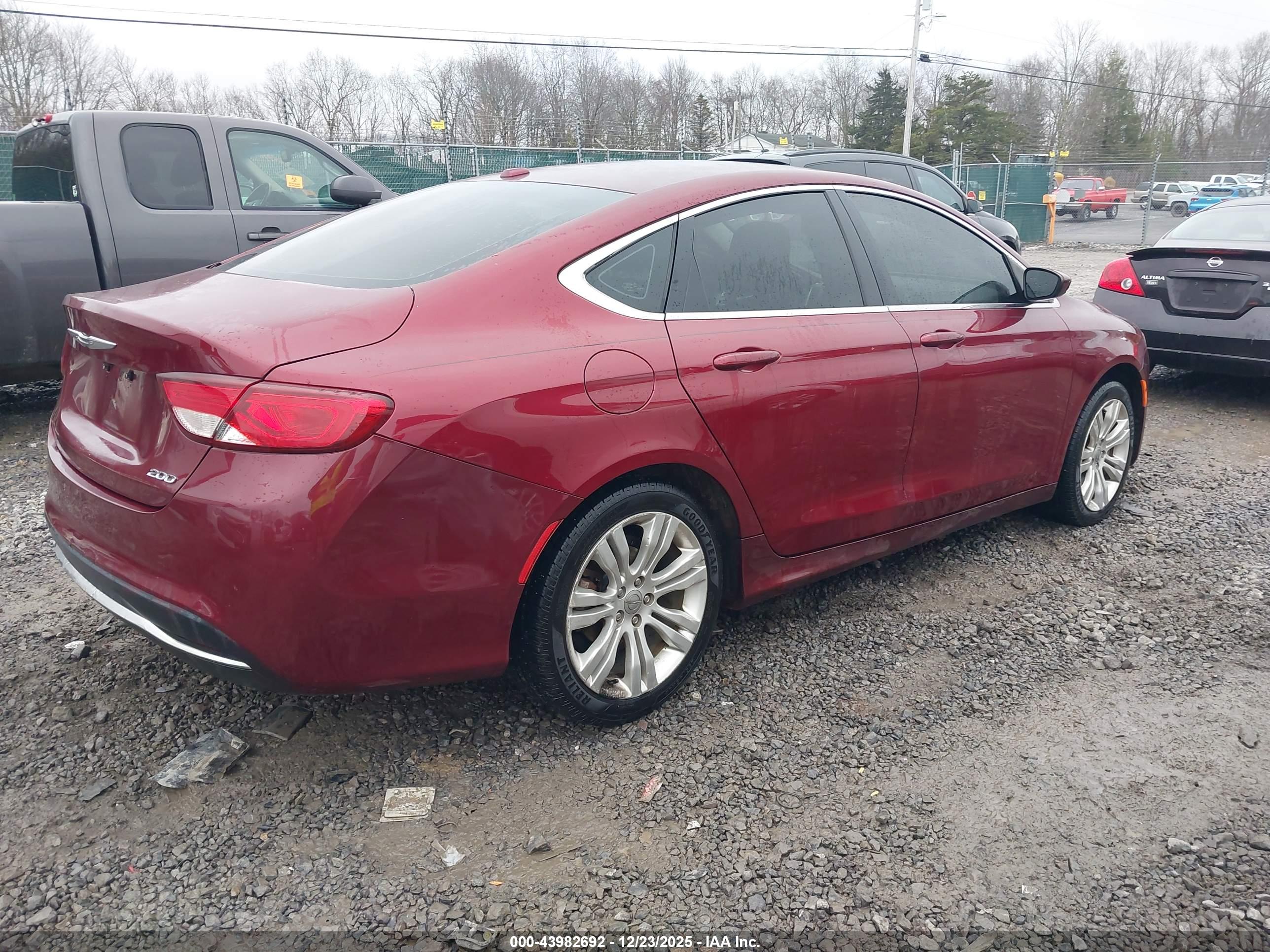 CHRYSLER 200 image 4