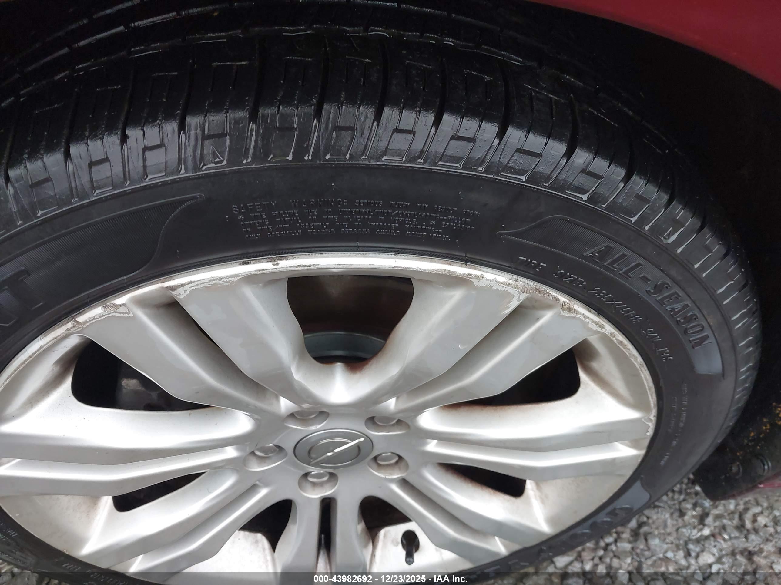 CHRYSLER 200 image 6