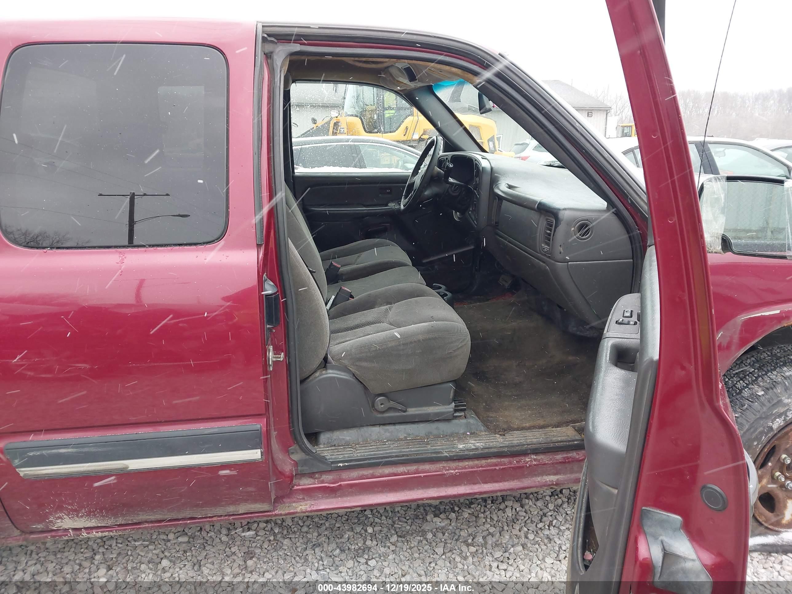 CHEVROLET SILVERADO image 5