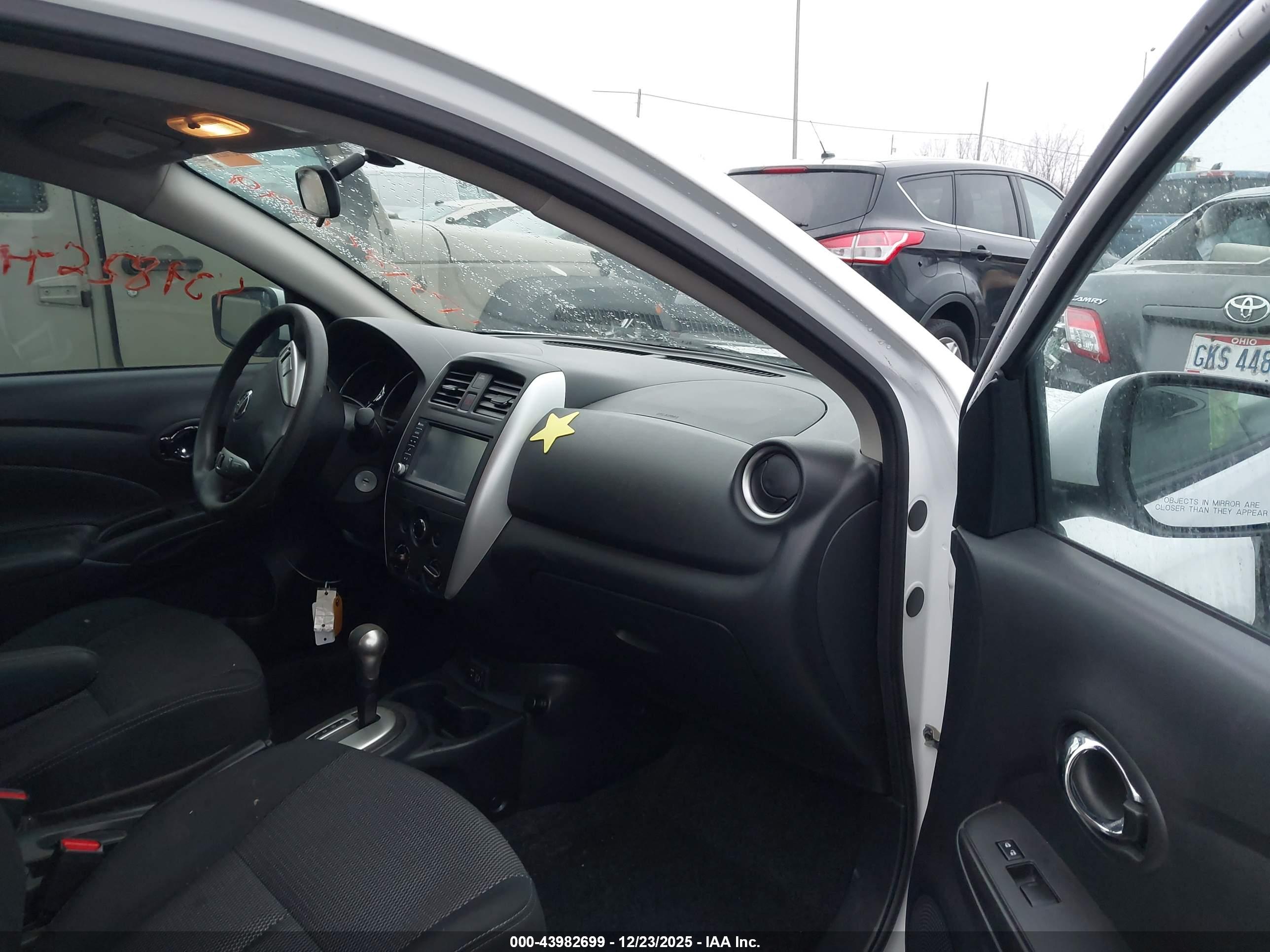 NISSAN VERSA image 5