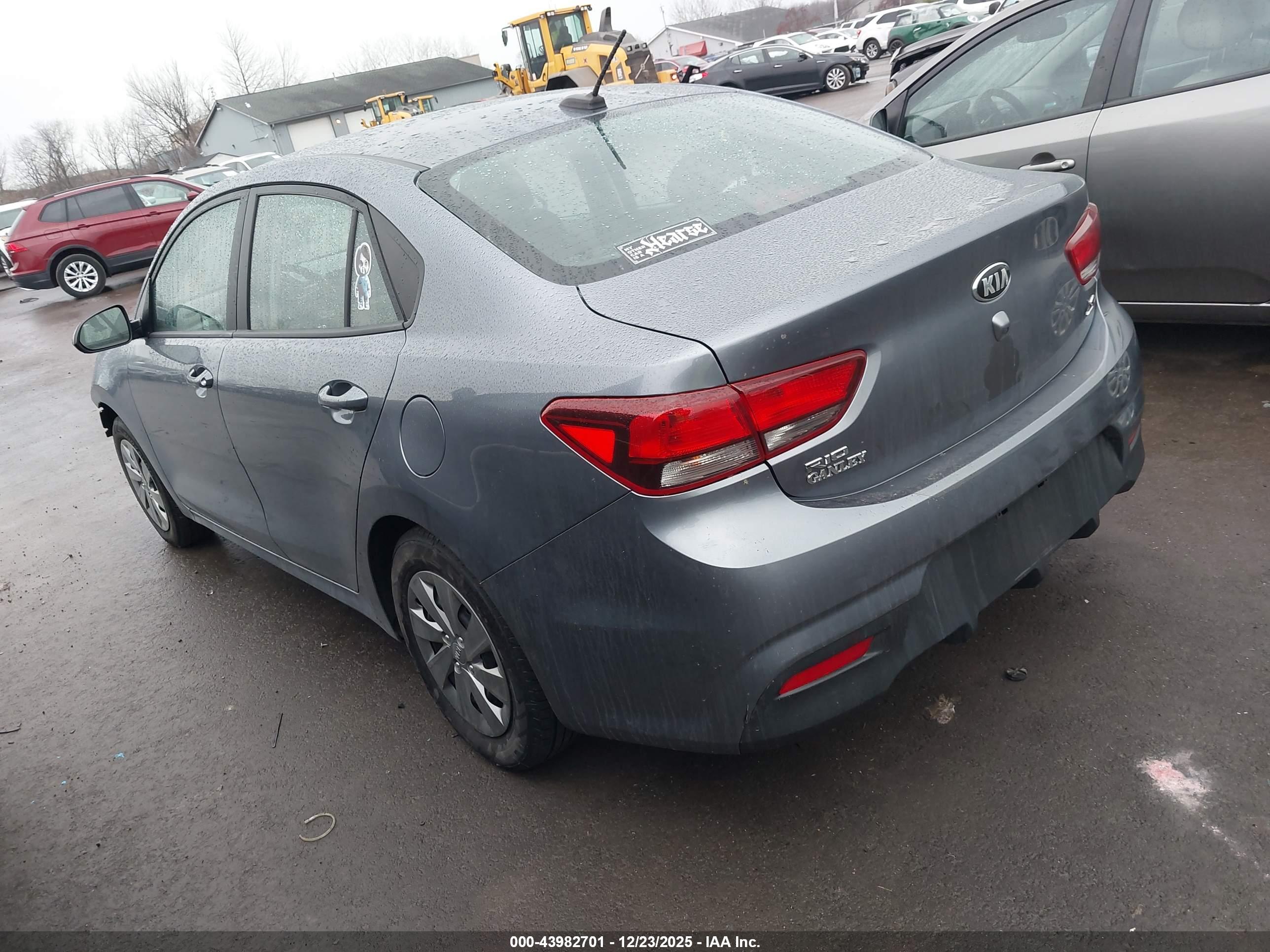 KIA RIO image 3