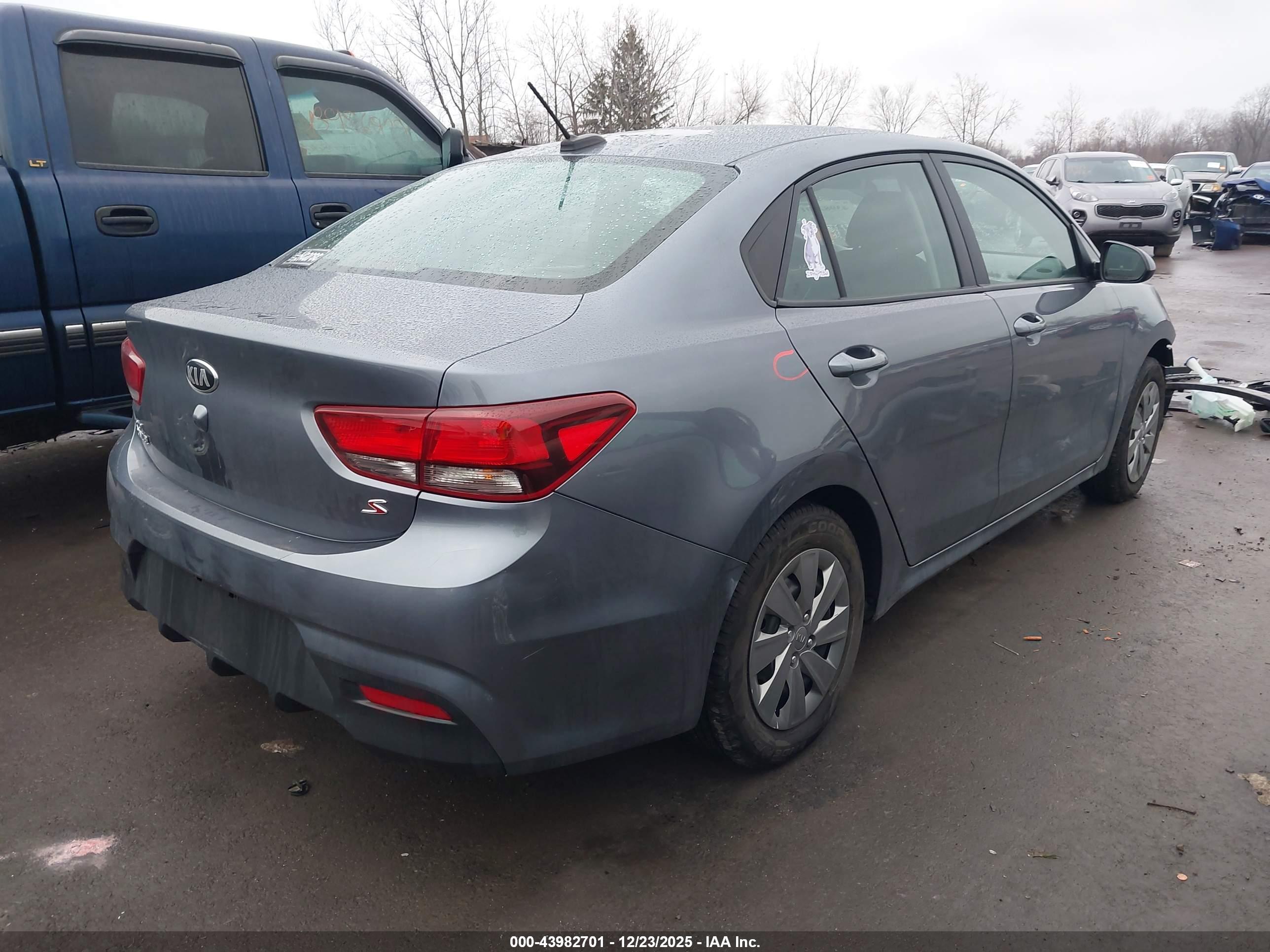 KIA RIO image 4