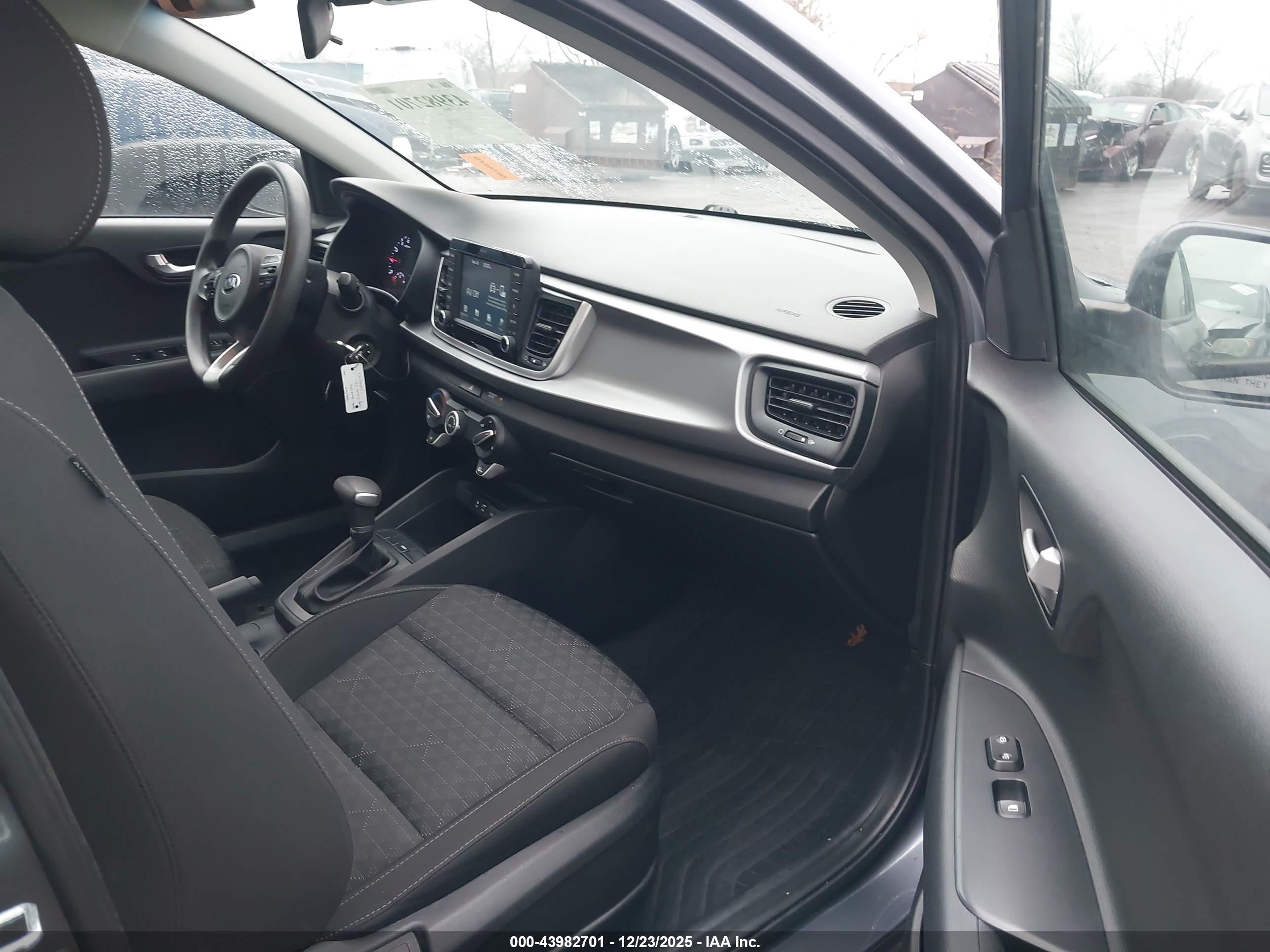 KIA RIO image 5