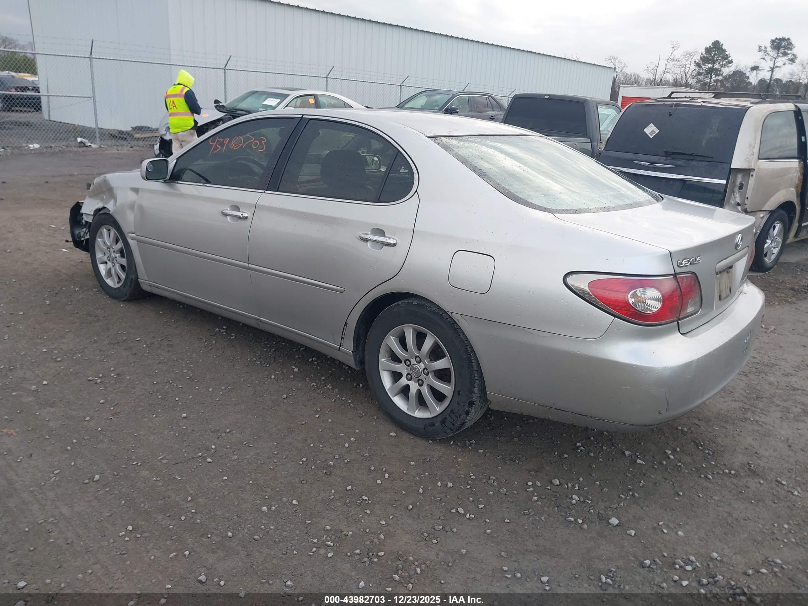 LEXUS ES image 3