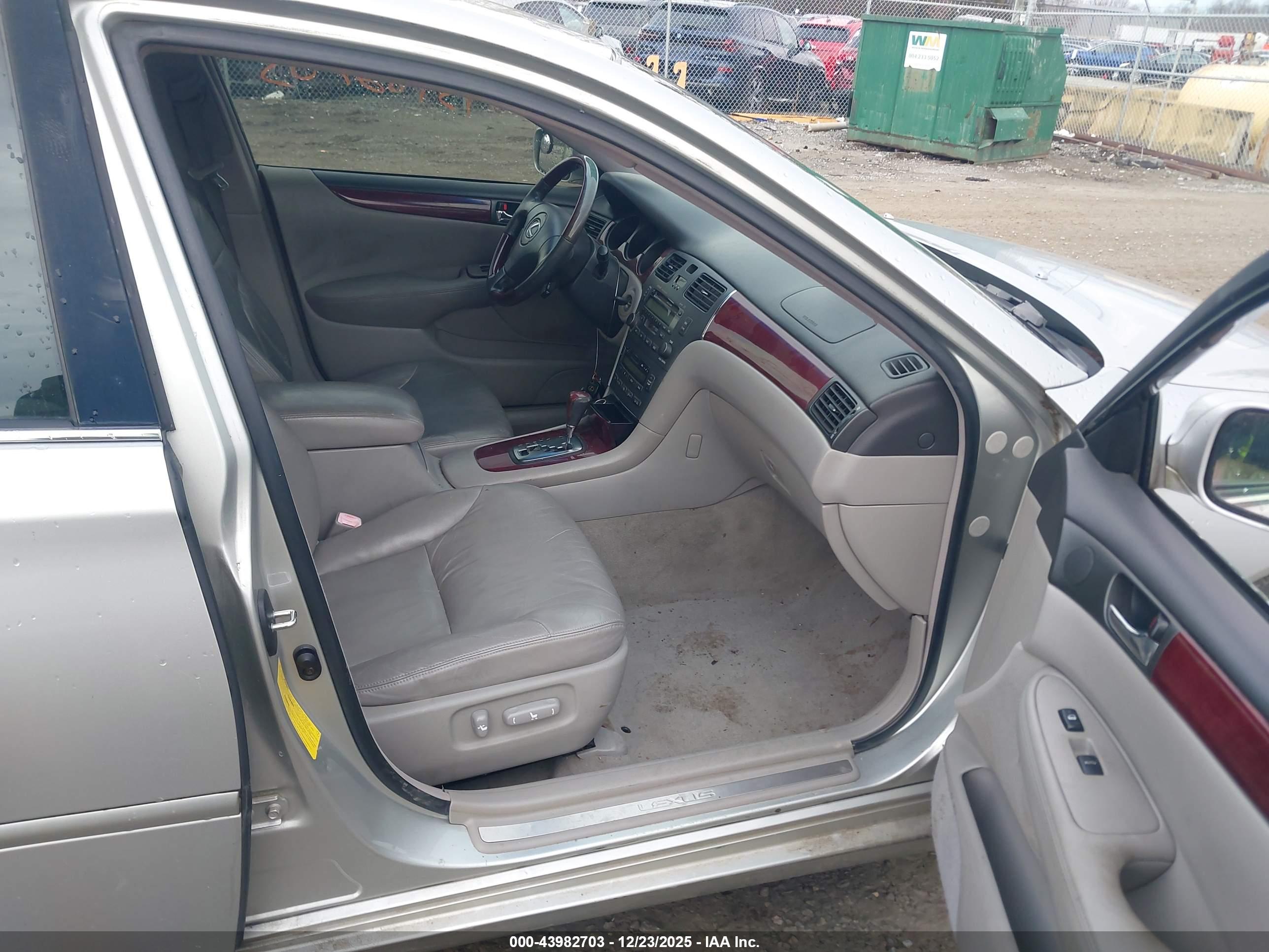 LEXUS ES image 5