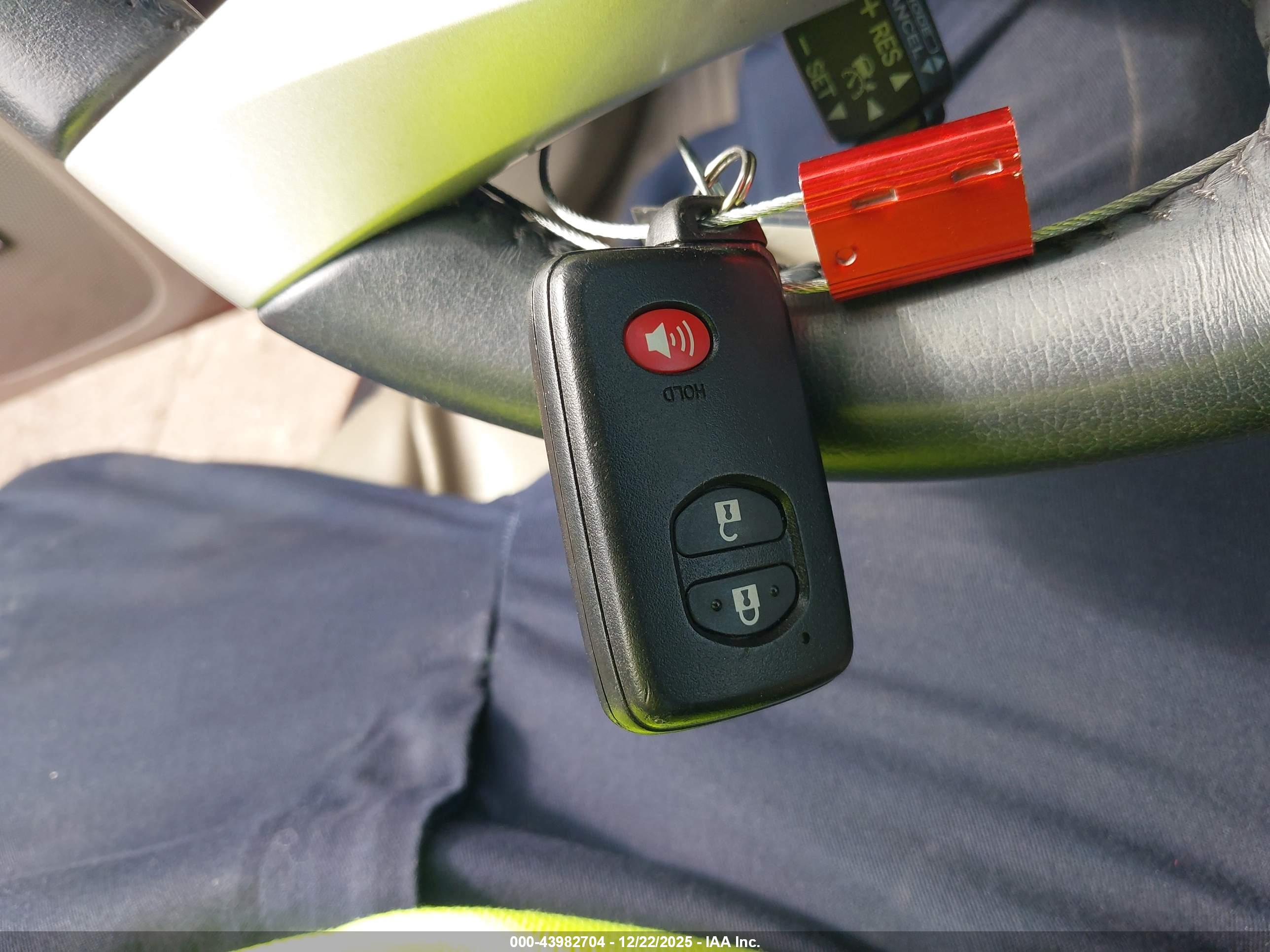 TOYOTA PRIUS image 11
