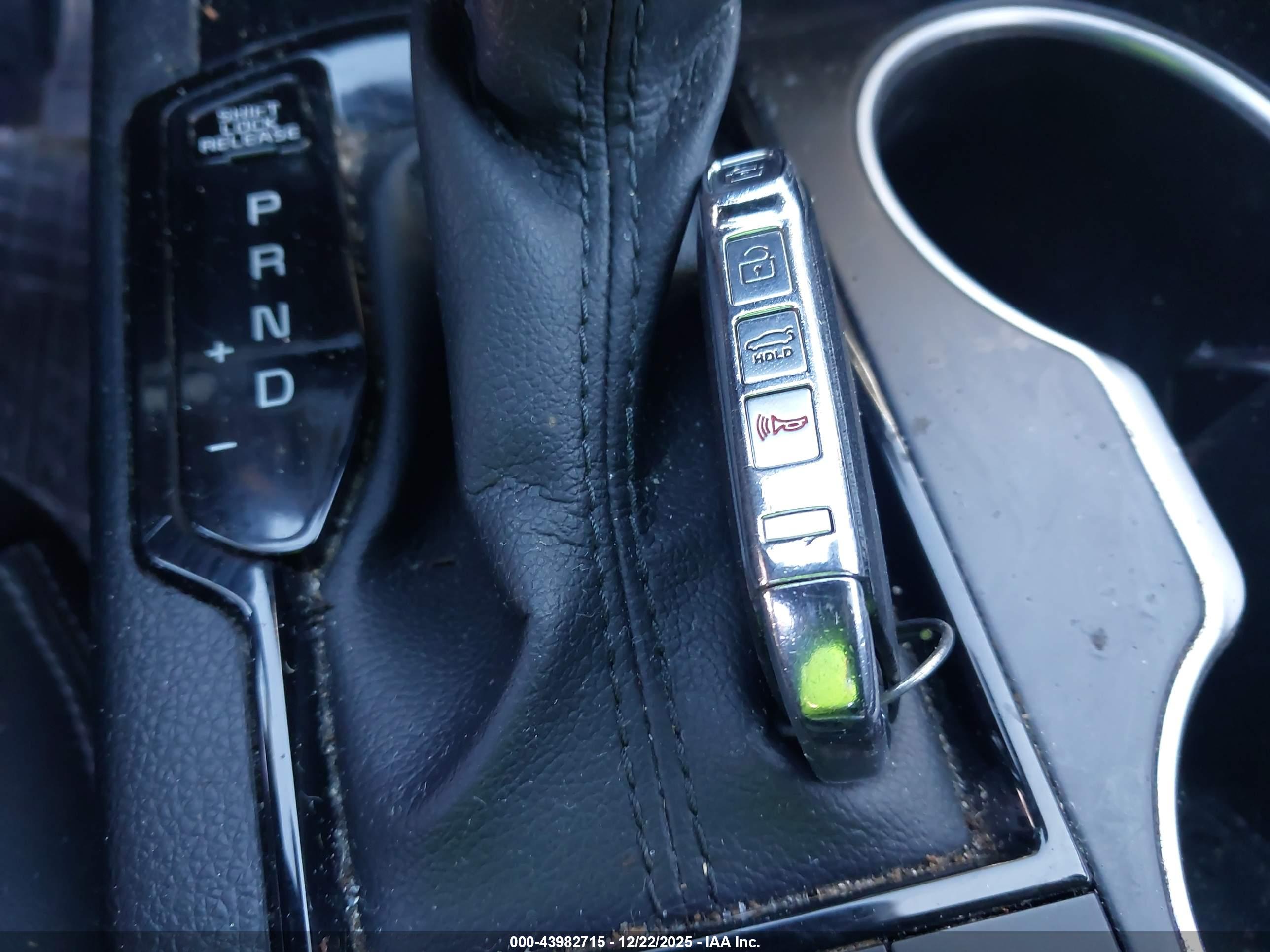 KIA K5 image 11