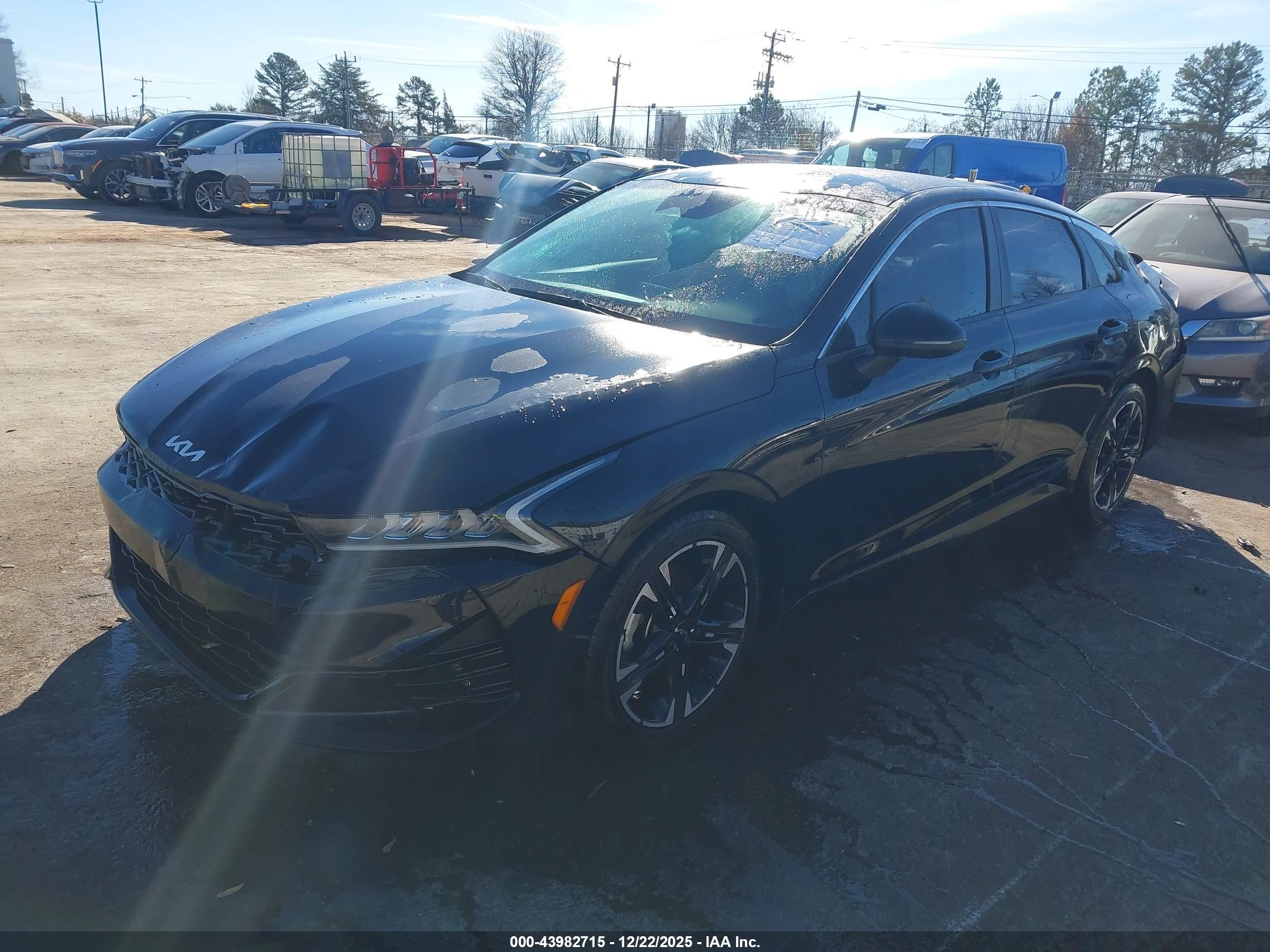 KIA K5 image 2