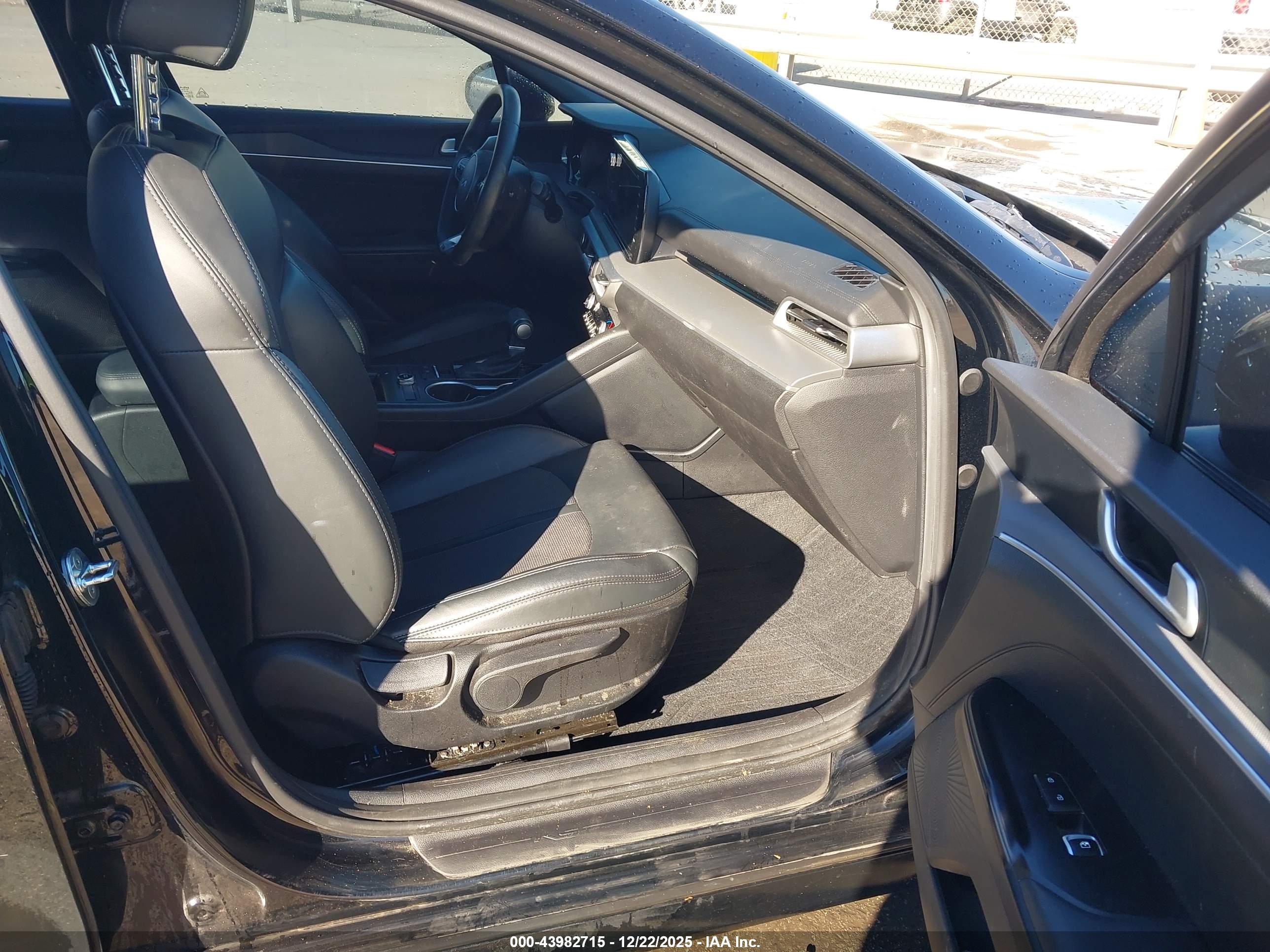 KIA K5 image 5