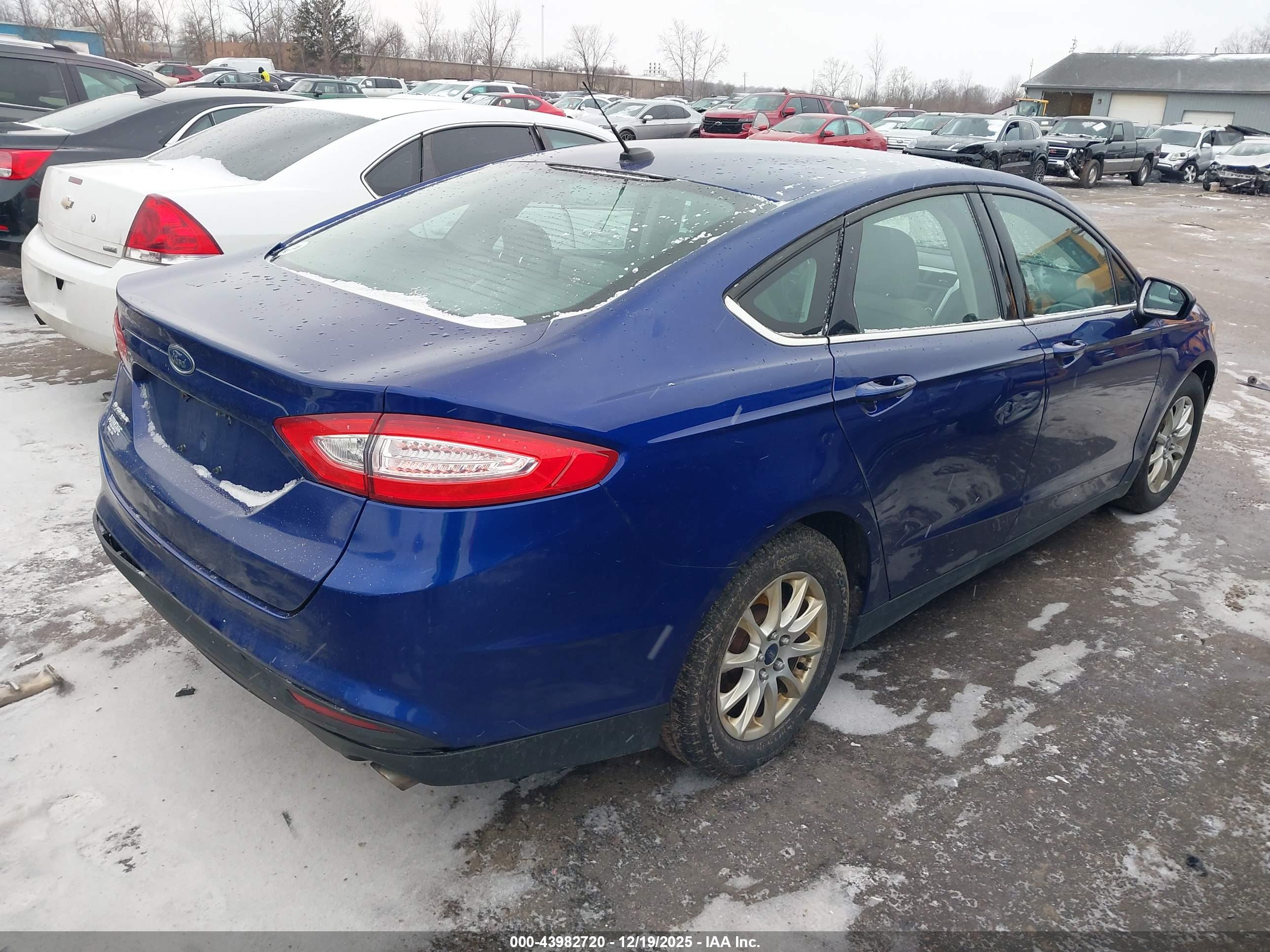 FORD FUSION image 4
