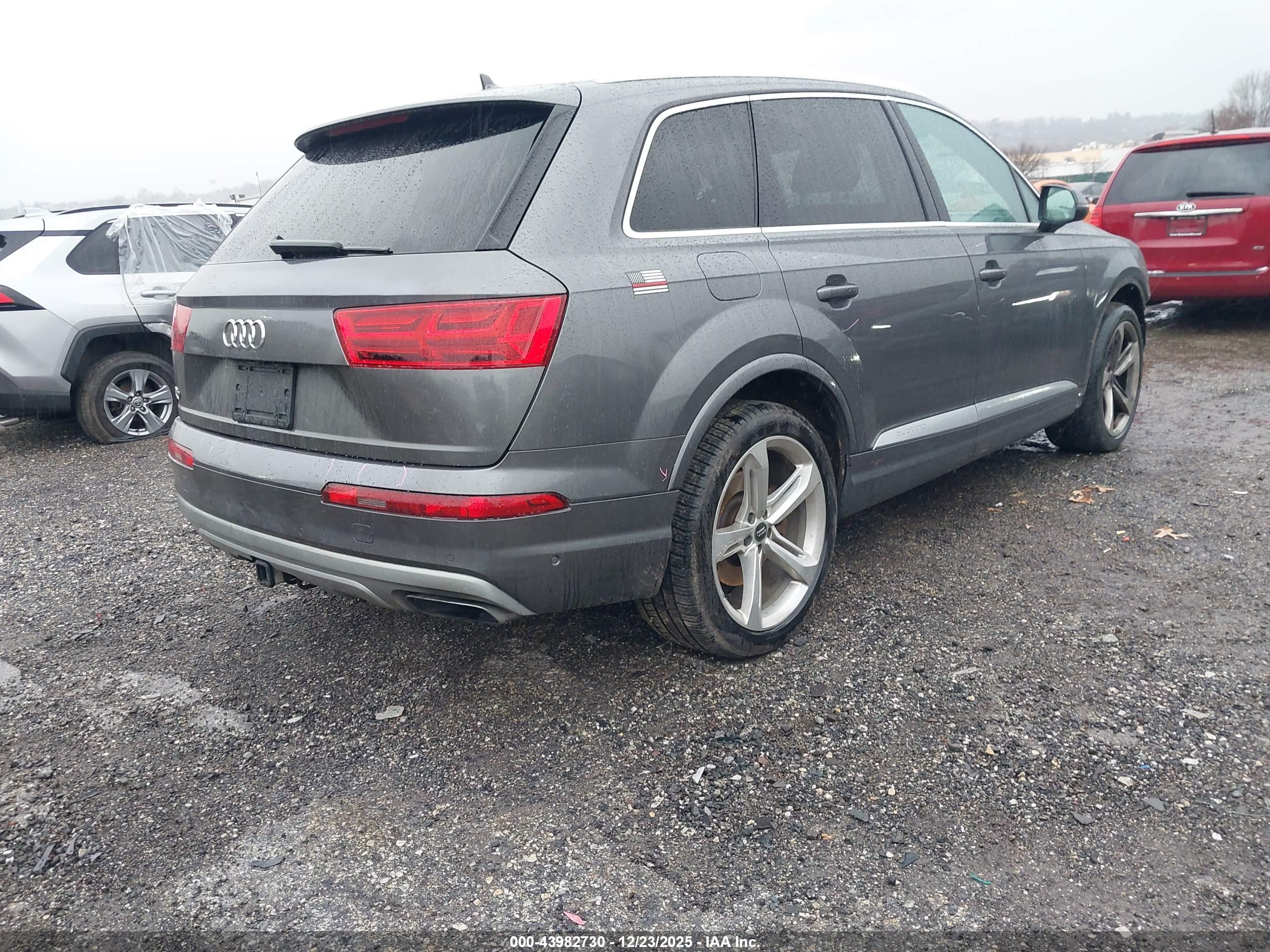 AUDI Q7 image 4