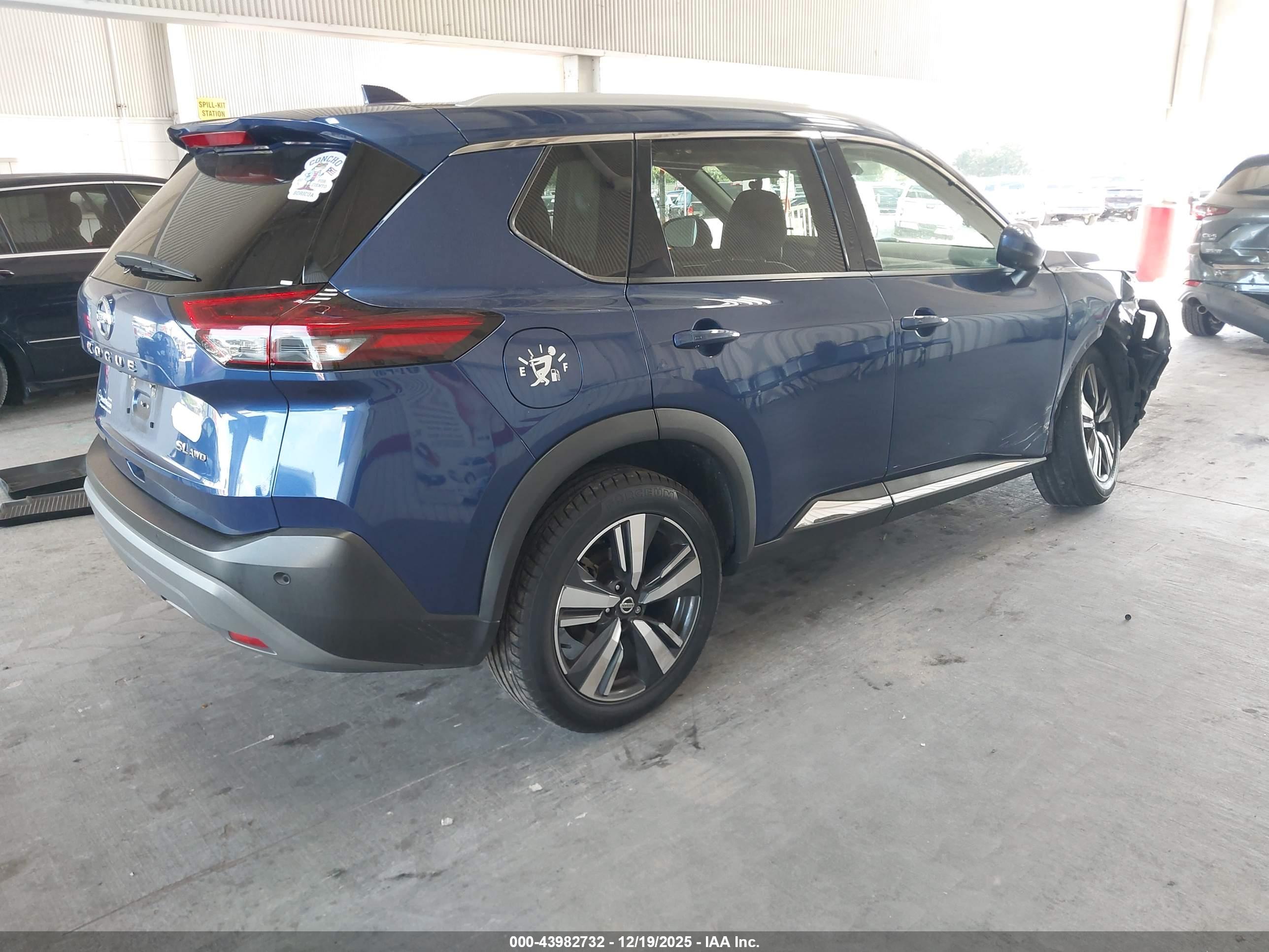 NISSAN ROGUE image 4
