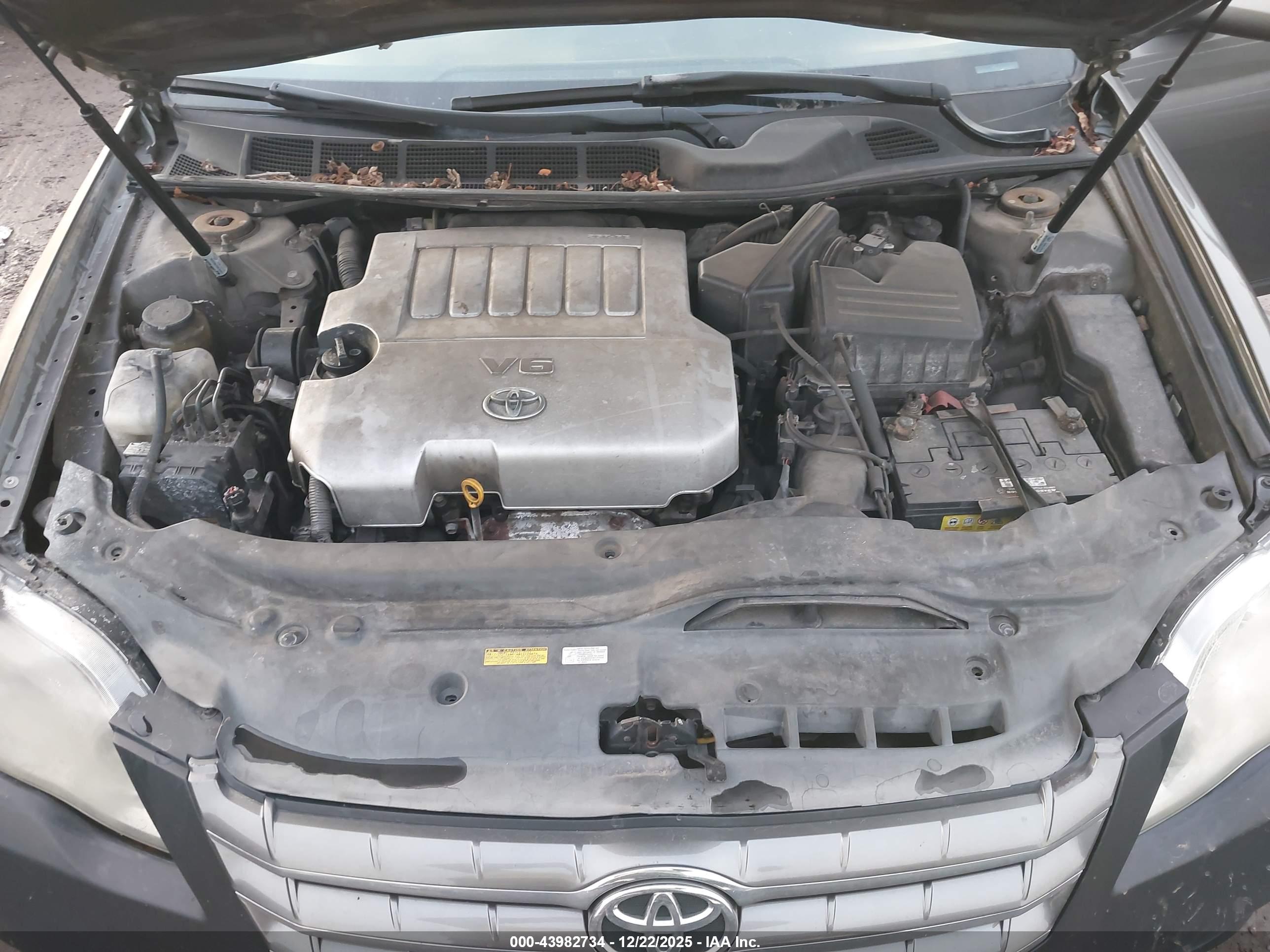 TOYOTA AVALON image 10