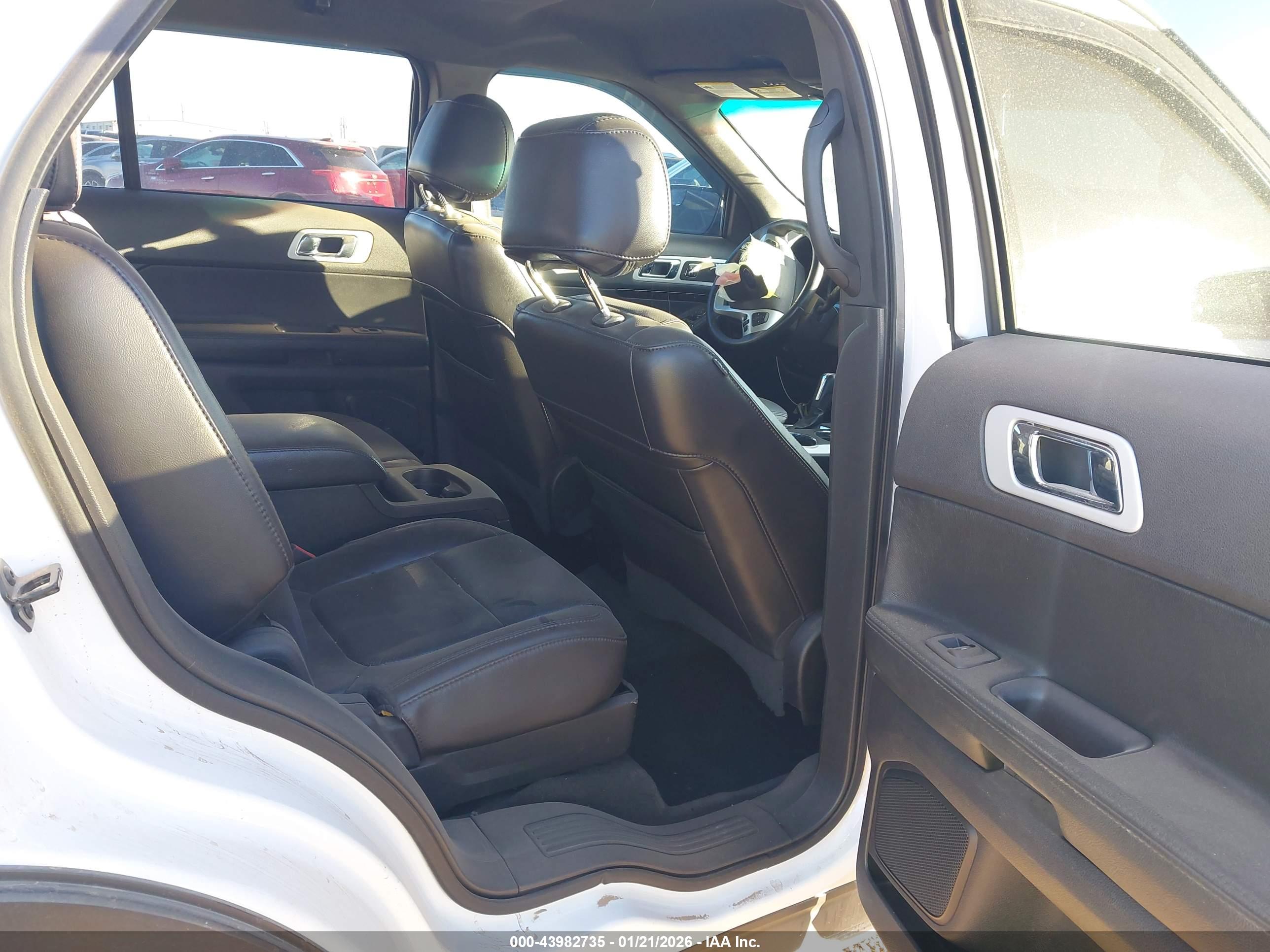 FORD EXPLORER image 8
