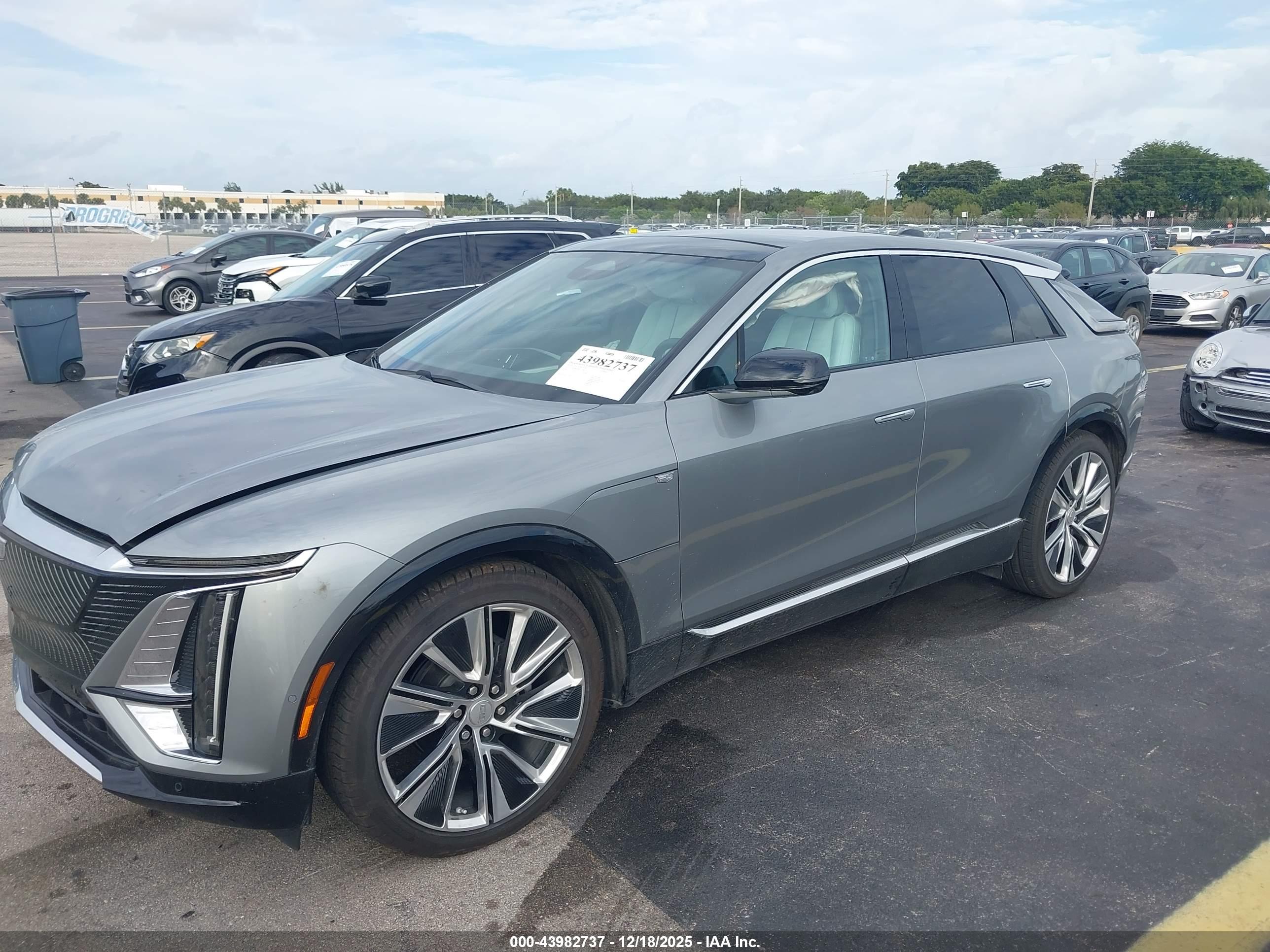 CADILLAC LYRIQ image 2