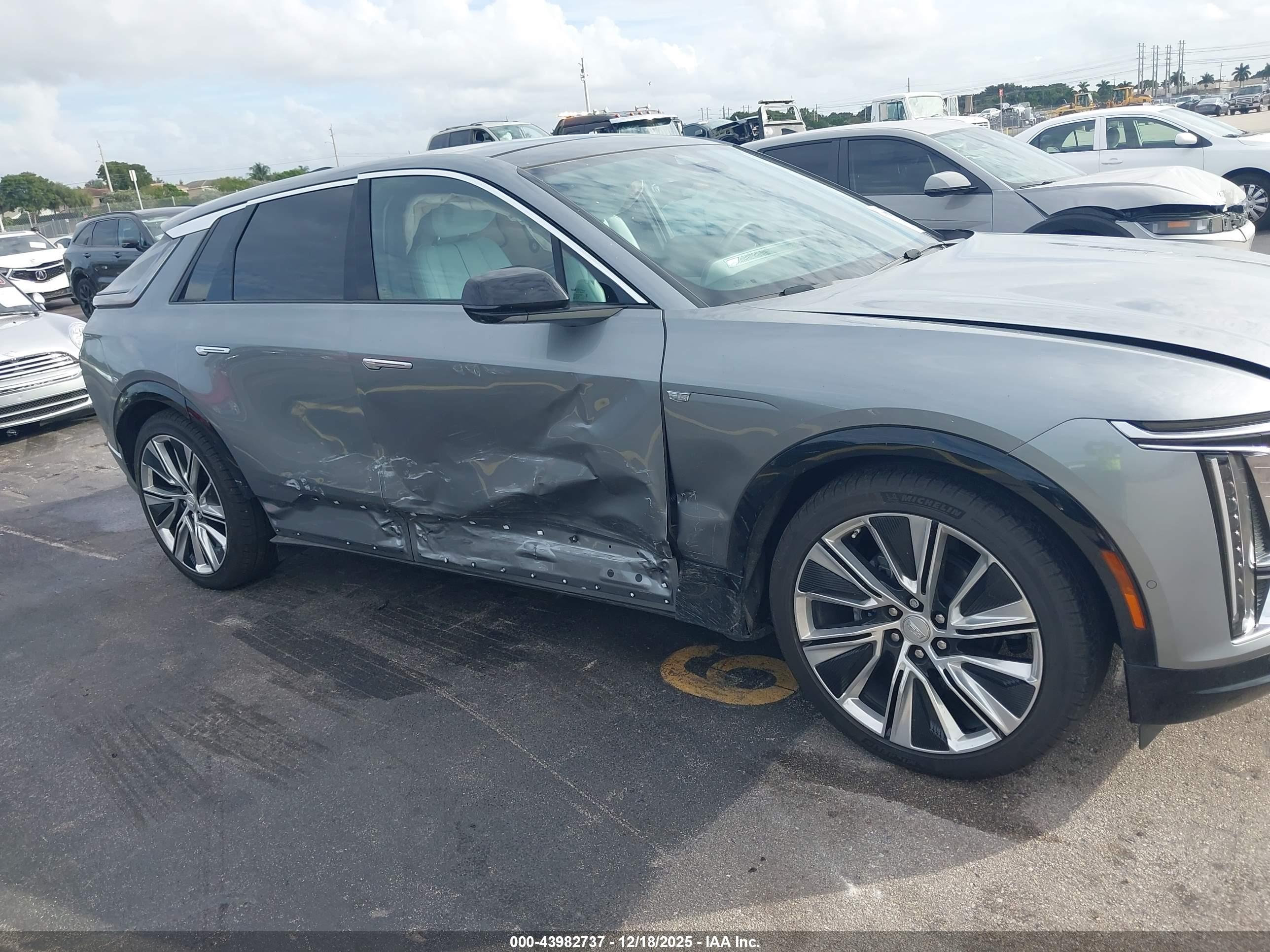 CADILLAC LYRIQ image 6
