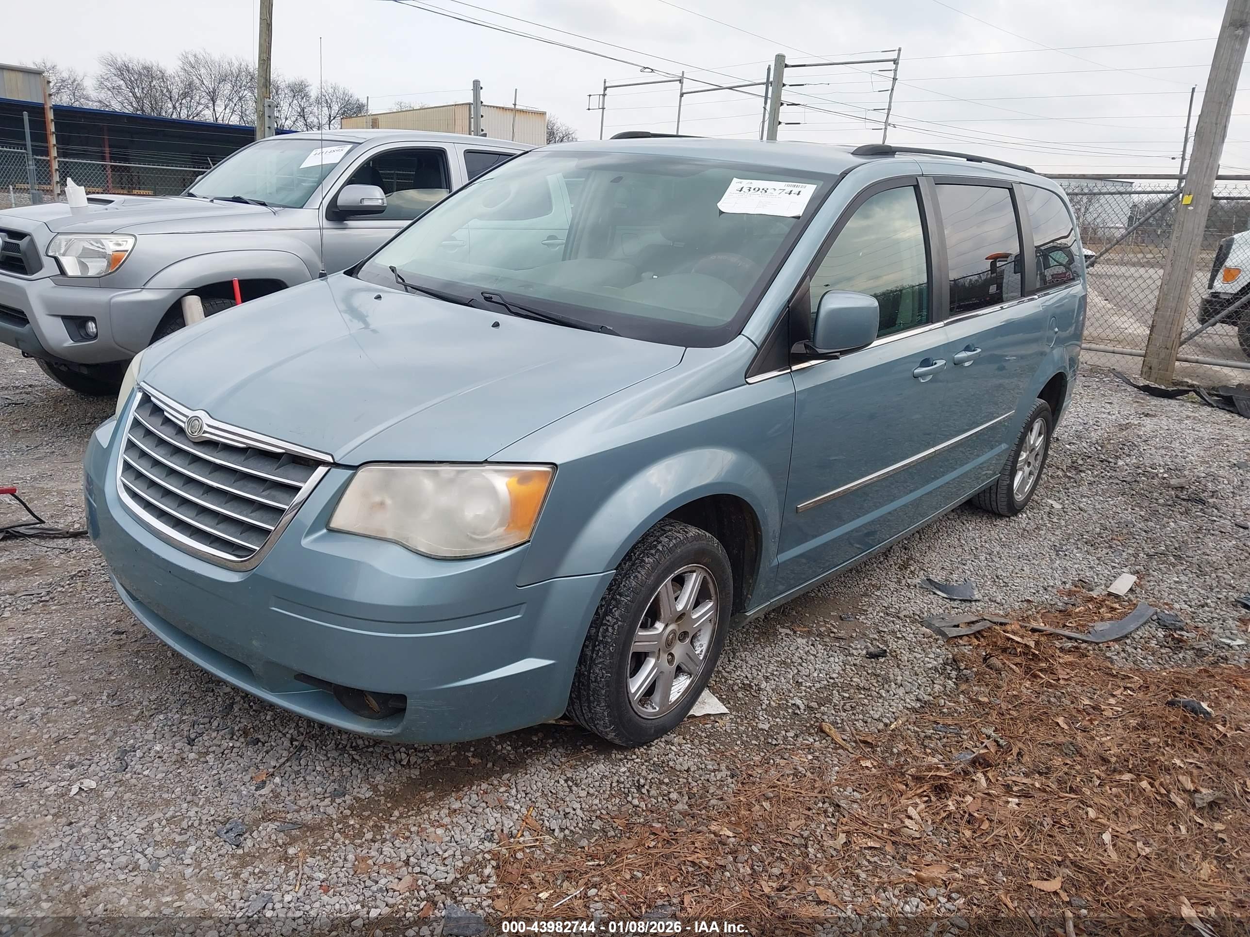 CHRYSLER TOWN image 2