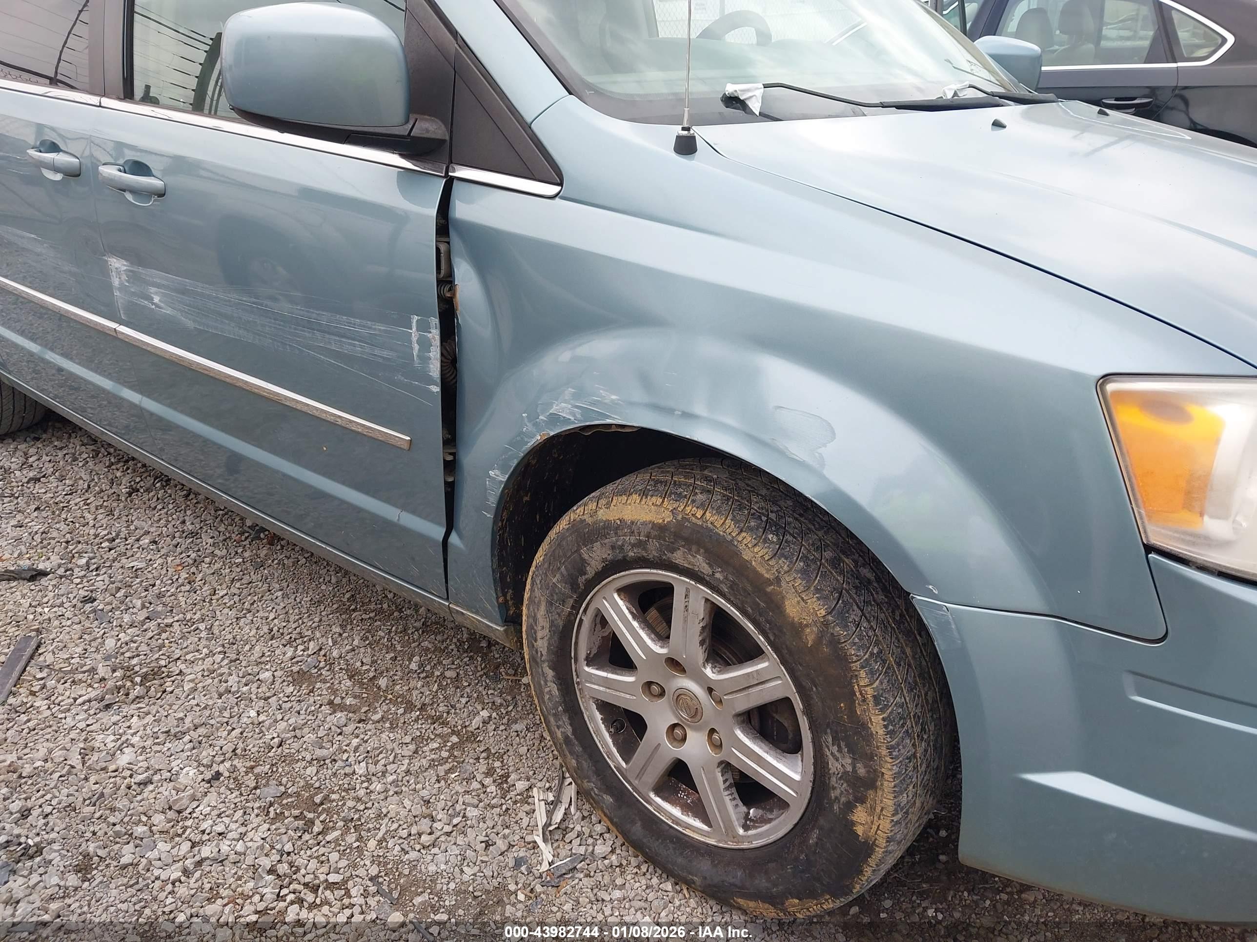 CHRYSLER TOWN image 6