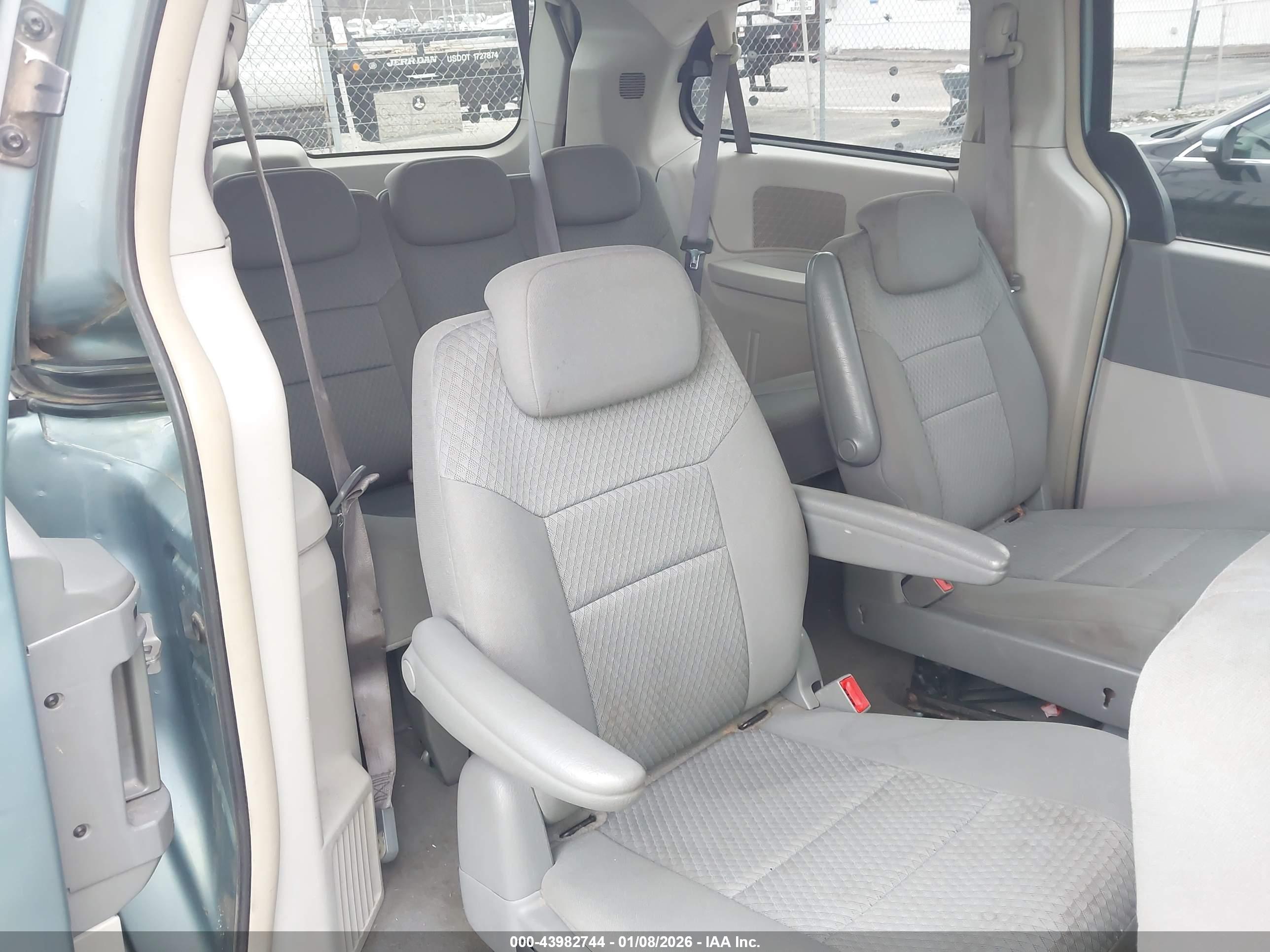 CHRYSLER TOWN image 8