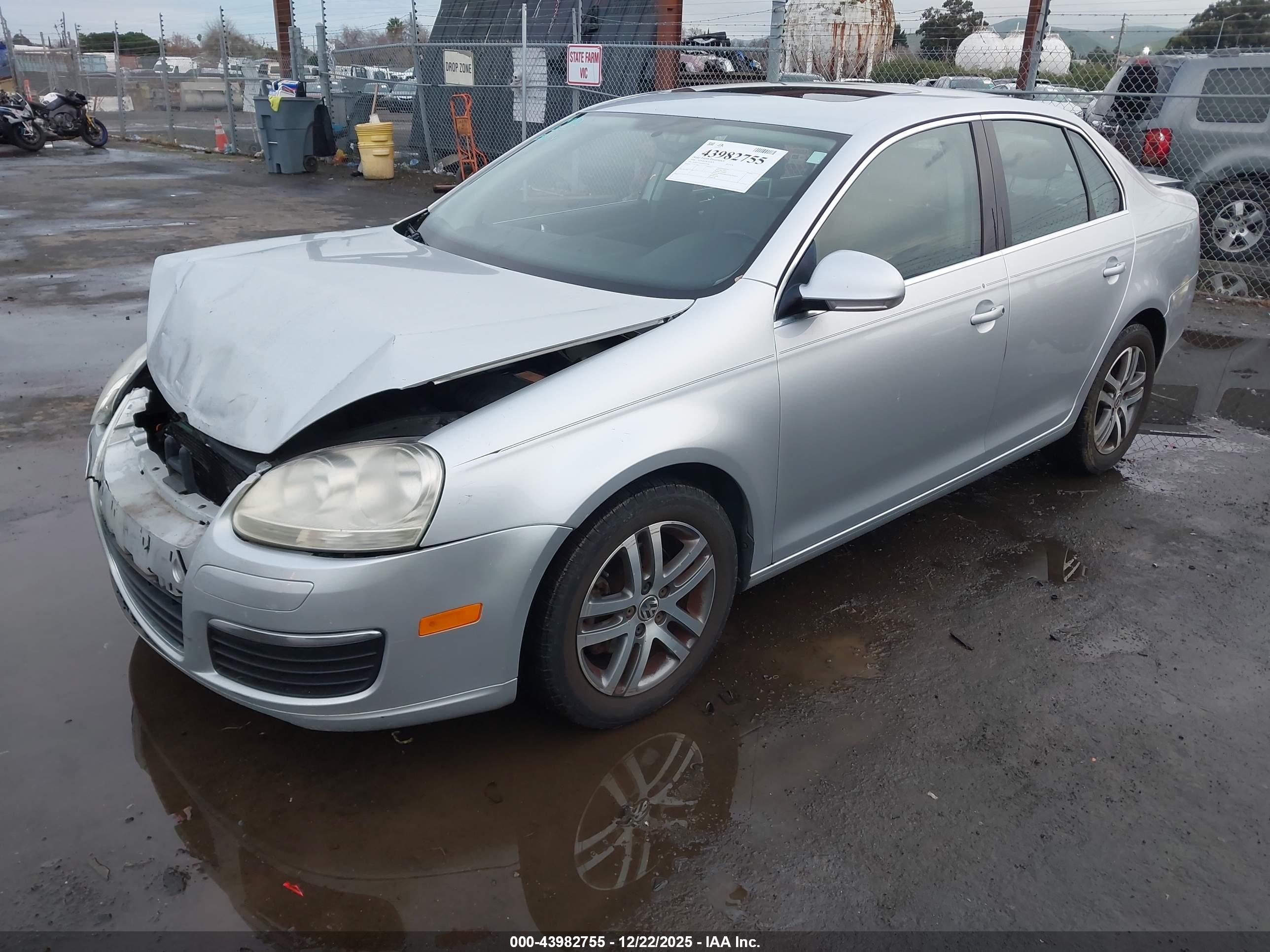 VOLKSWAGEN JETTA image 2
