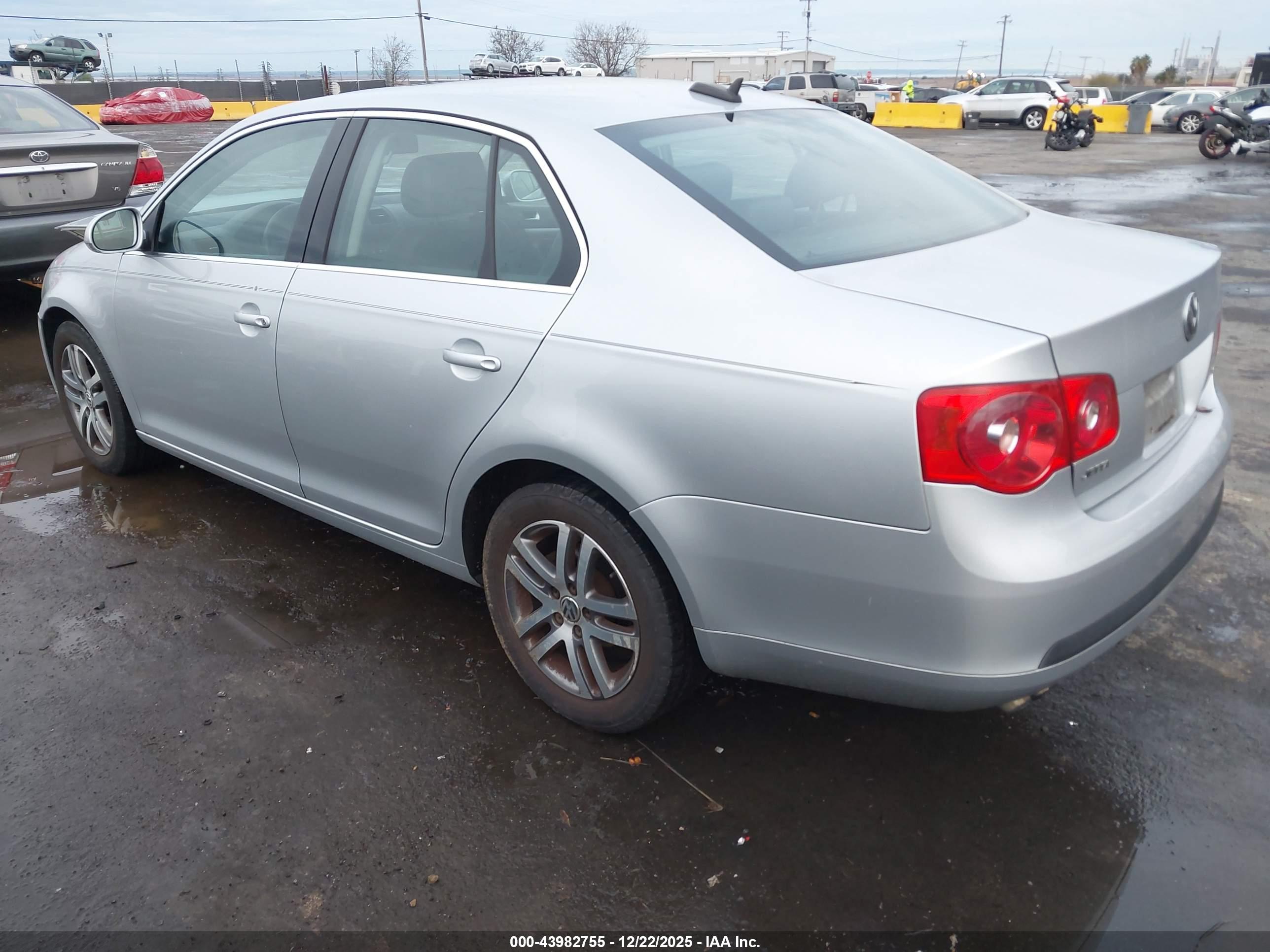 VOLKSWAGEN JETTA image 3