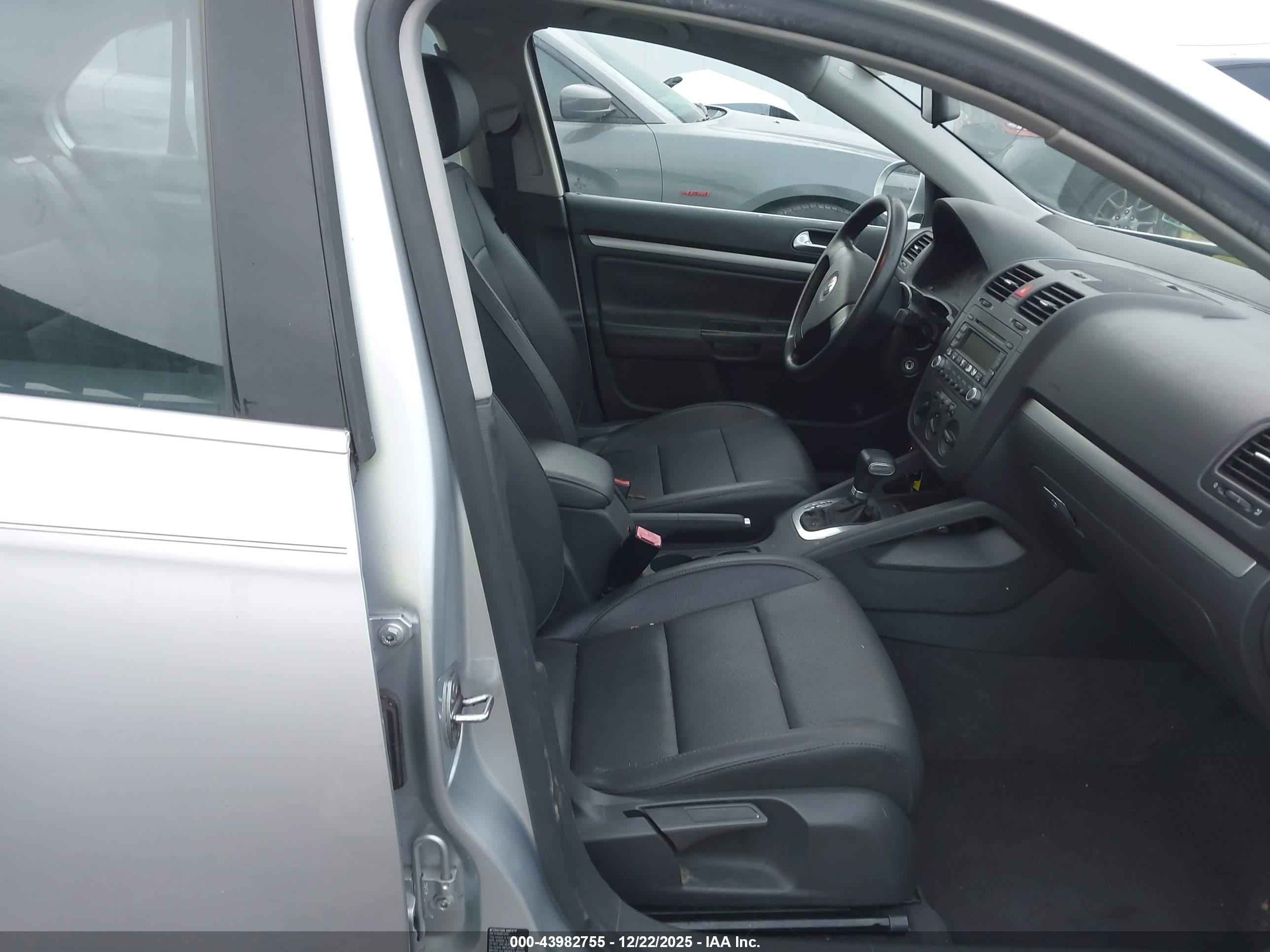 VOLKSWAGEN JETTA image 5