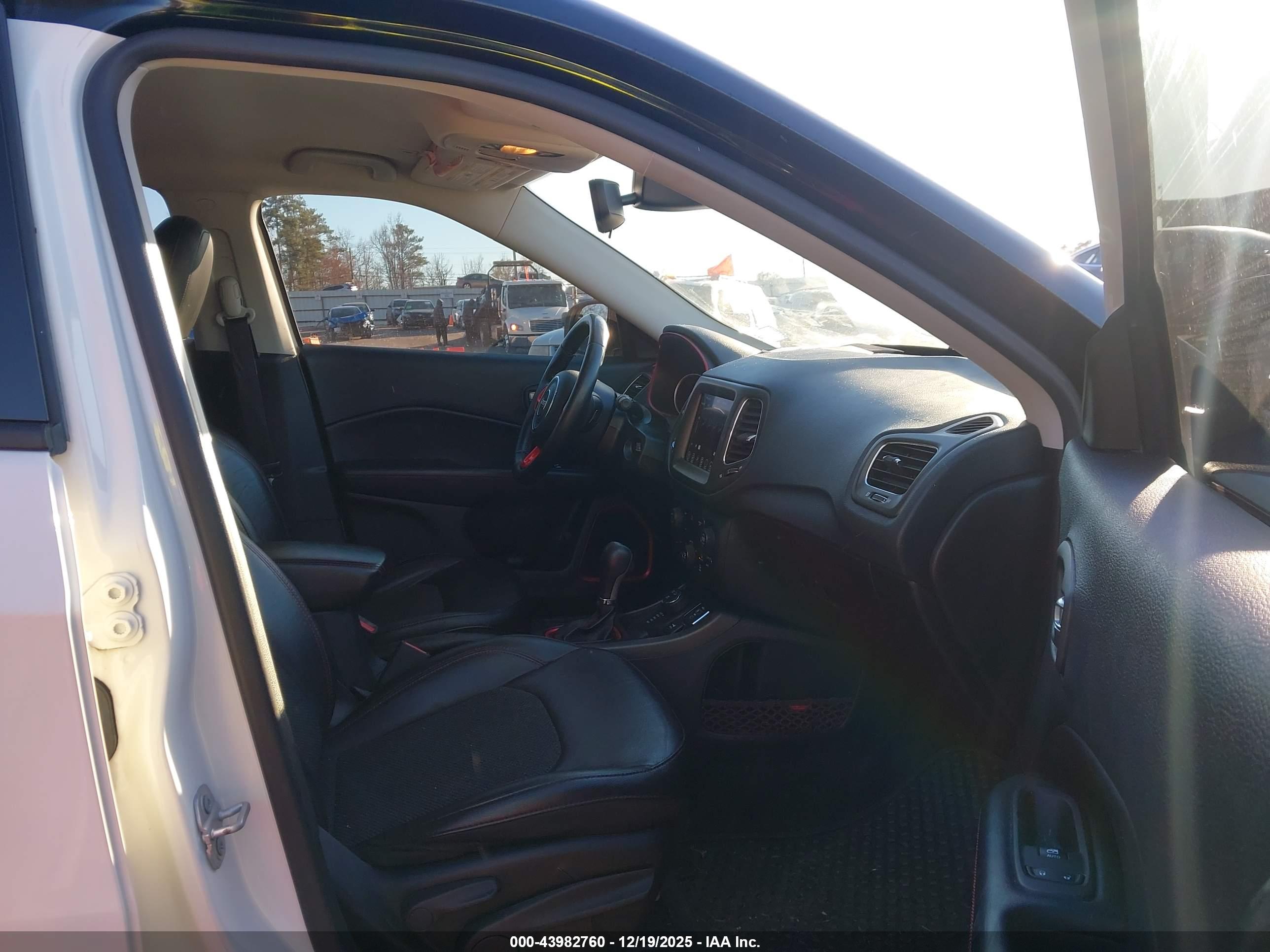 JEEP COMPASS image 5
