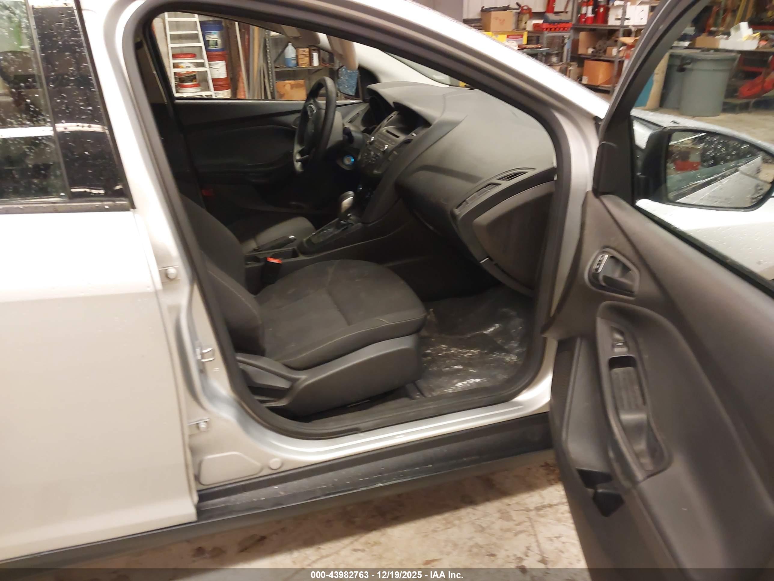 FORD FOCUS image 5