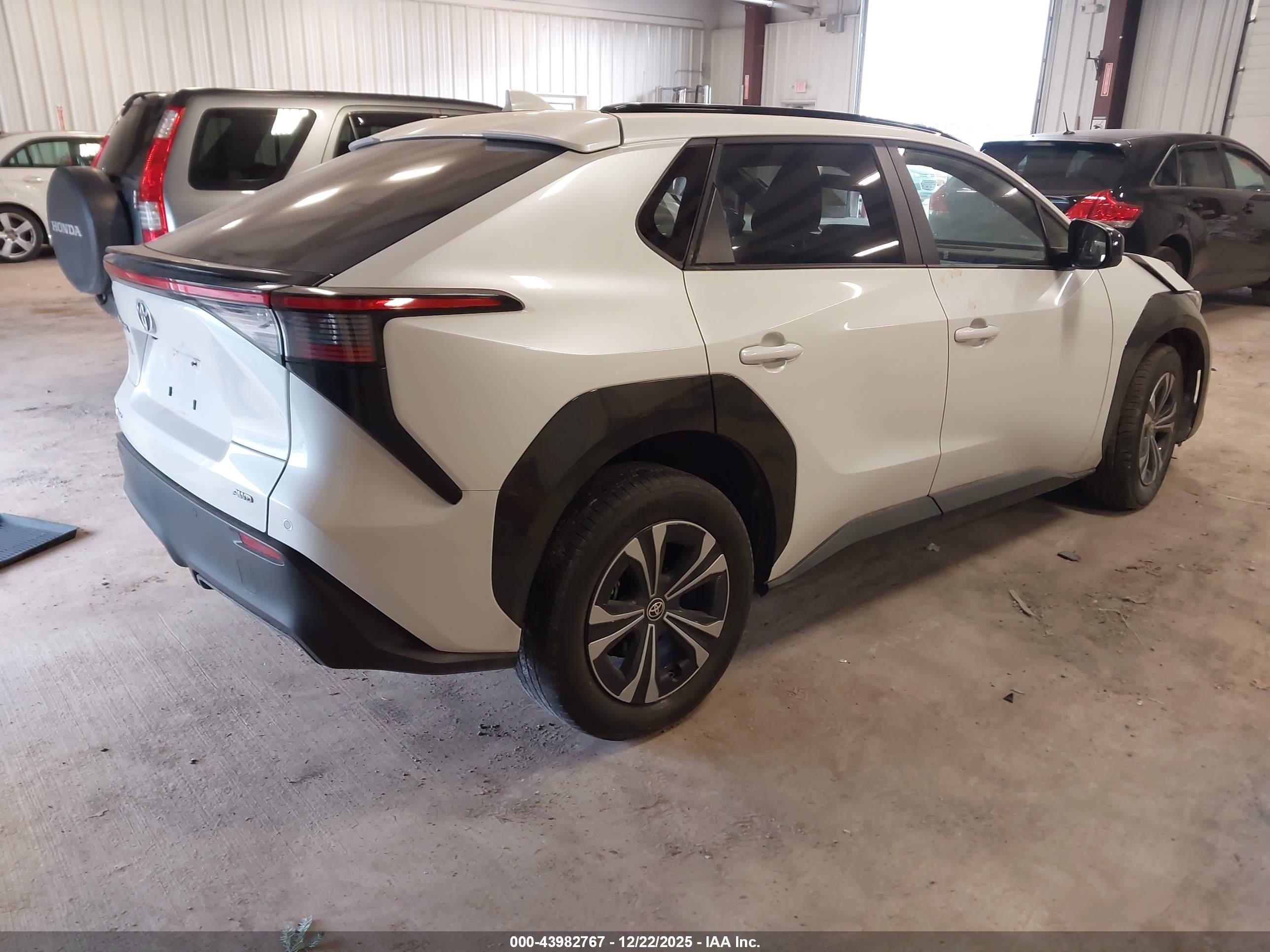 TOYOTA BZ4X image 4