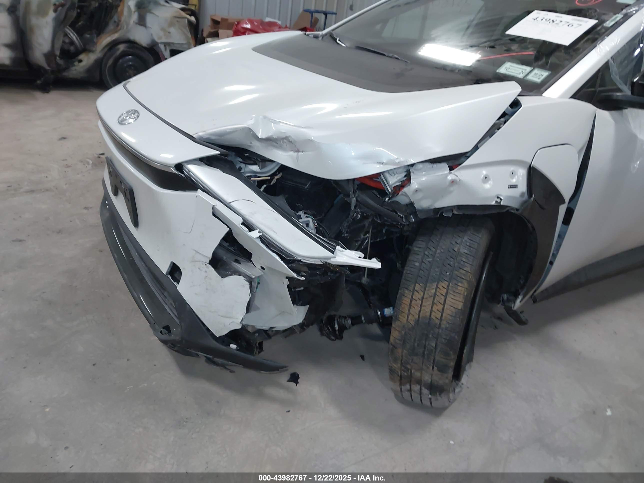 TOYOTA BZ4X image 6