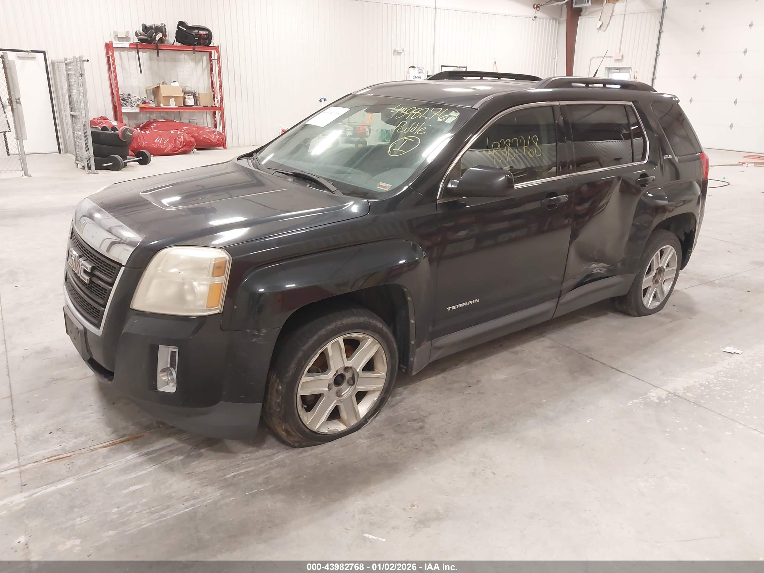 GMC TERRAIN image 2