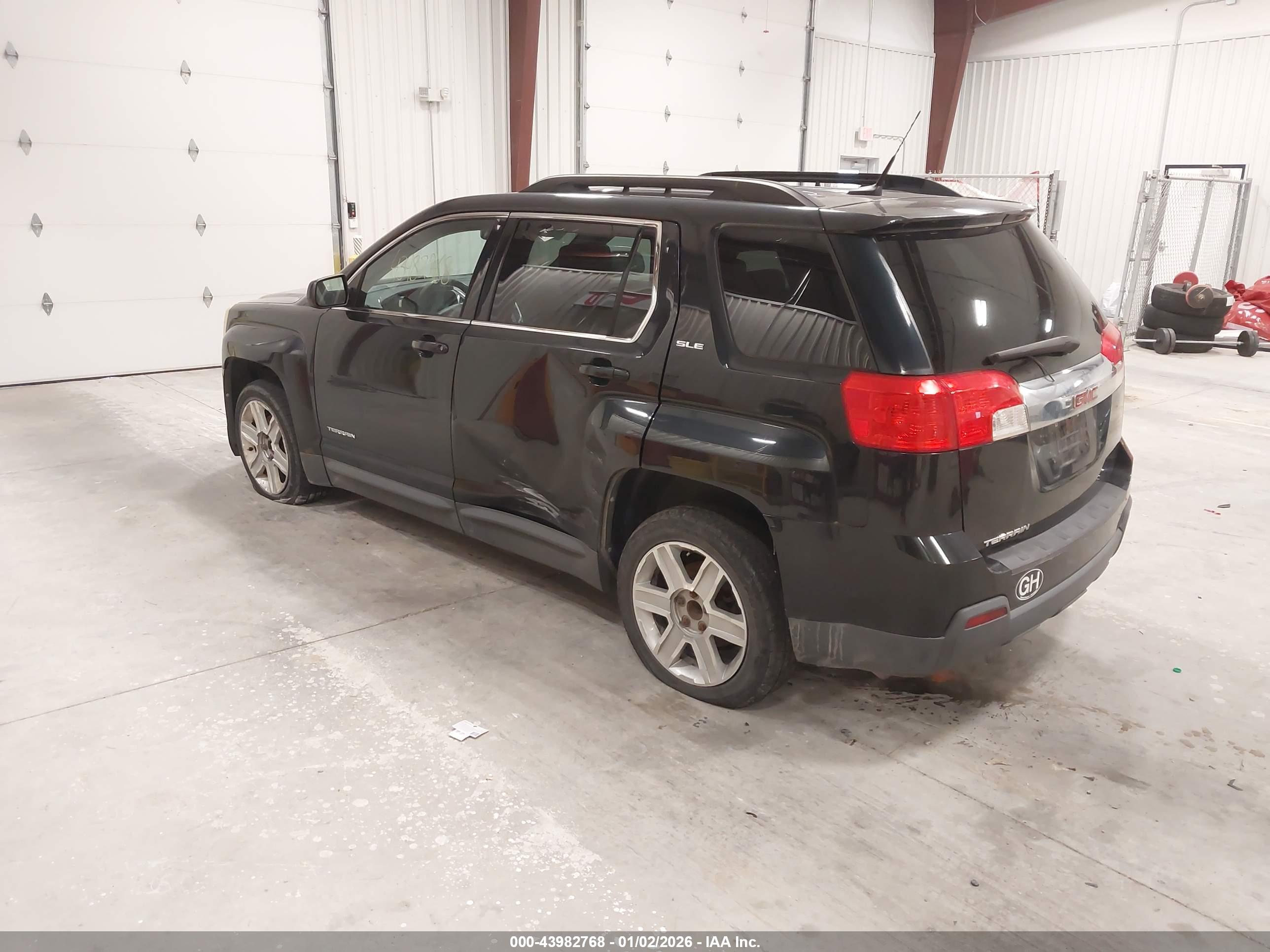 GMC TERRAIN image 3