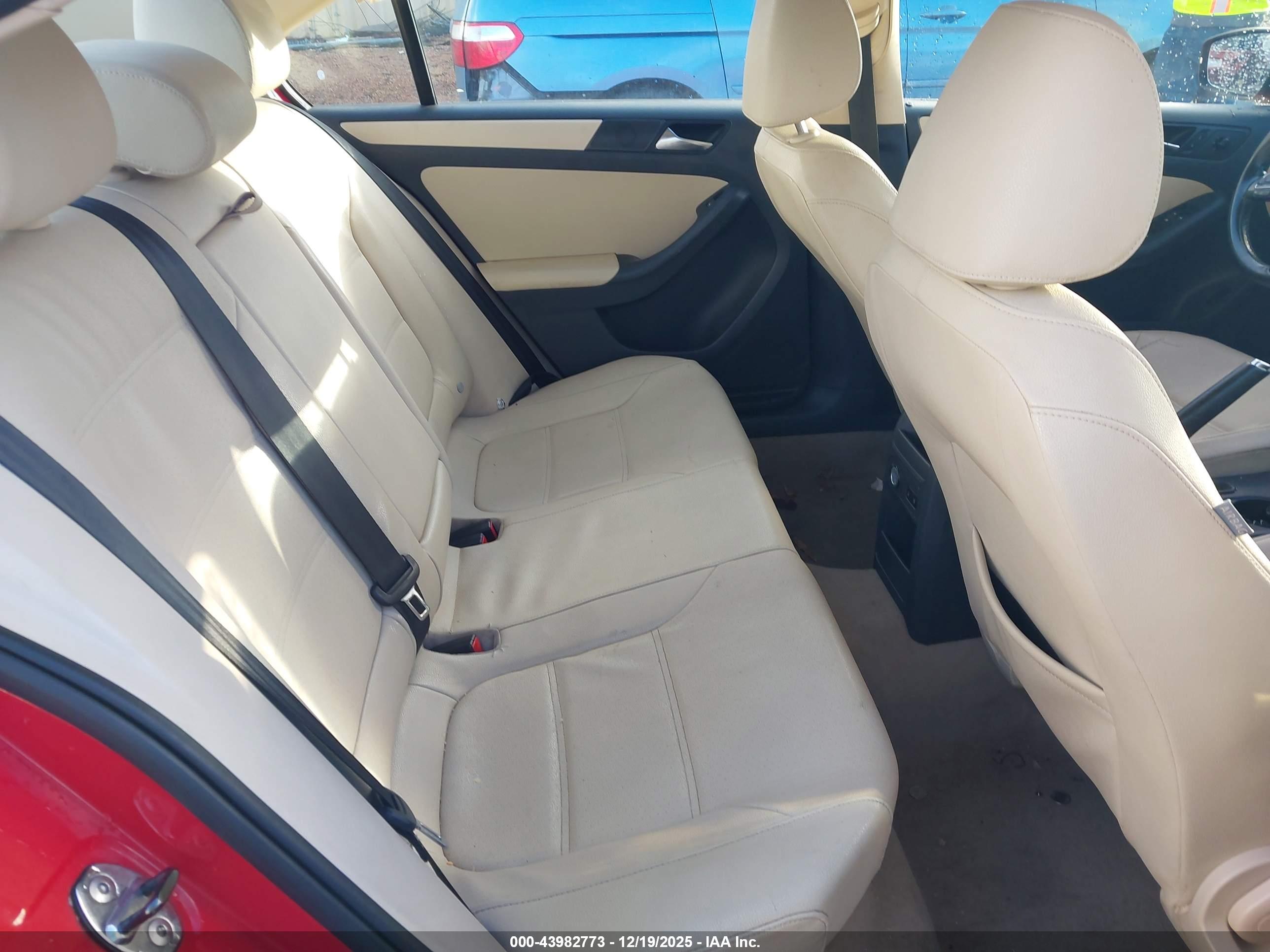 VOLKSWAGEN JETTA image 8
