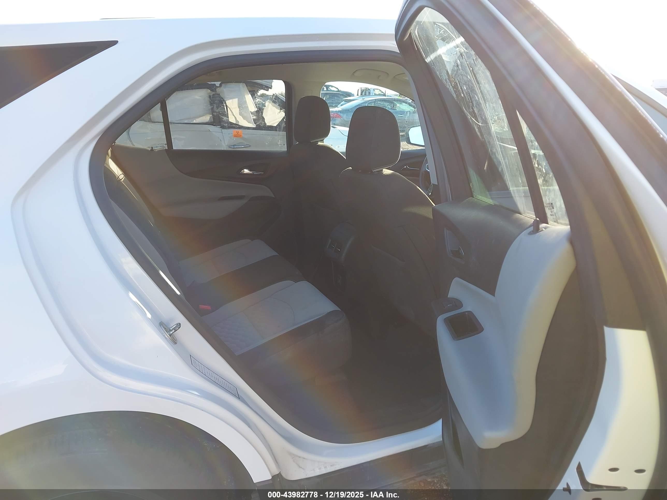 CHEVROLET EQUINOX image 8