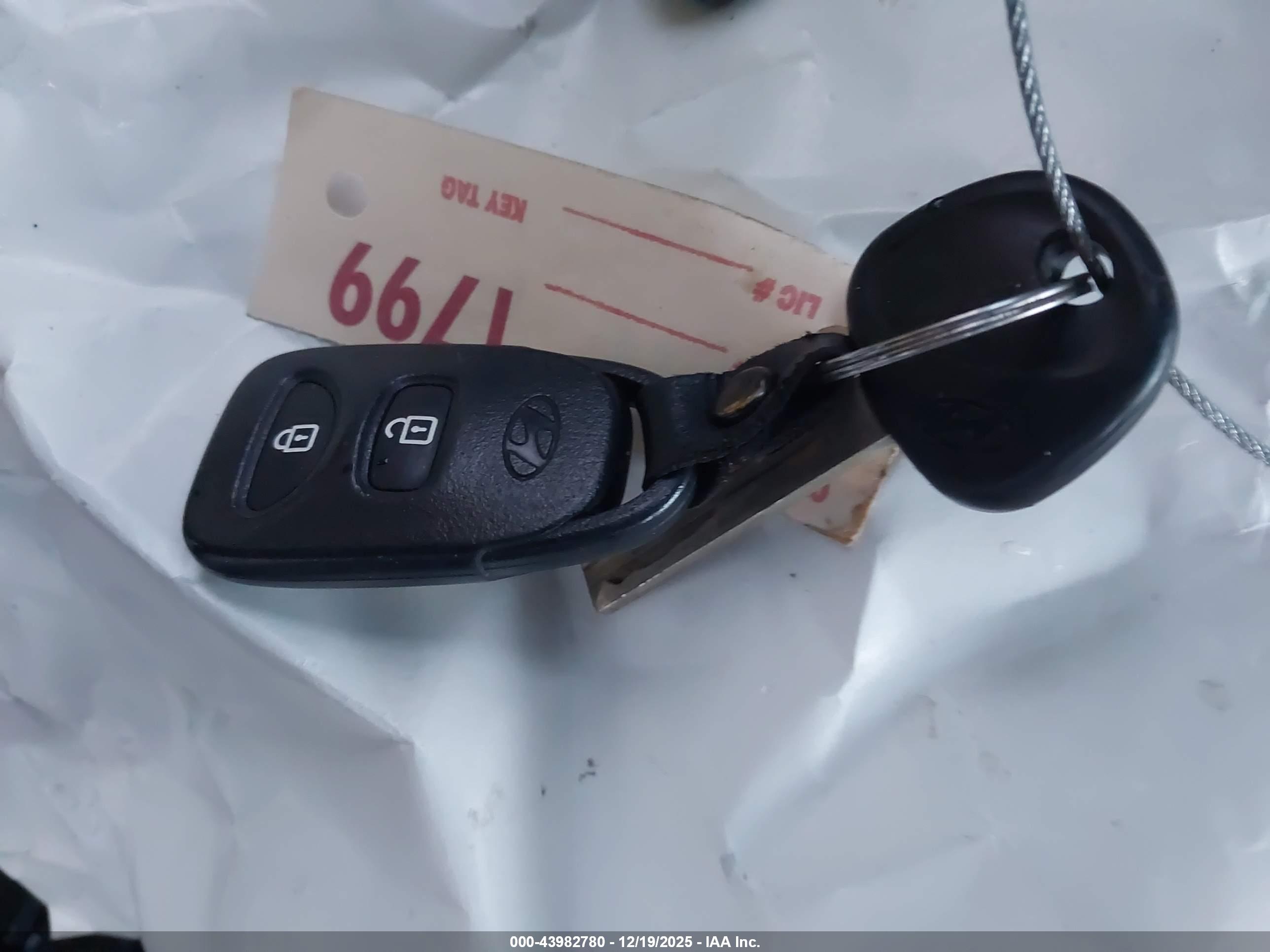 HYUNDAI ACCENT image 11