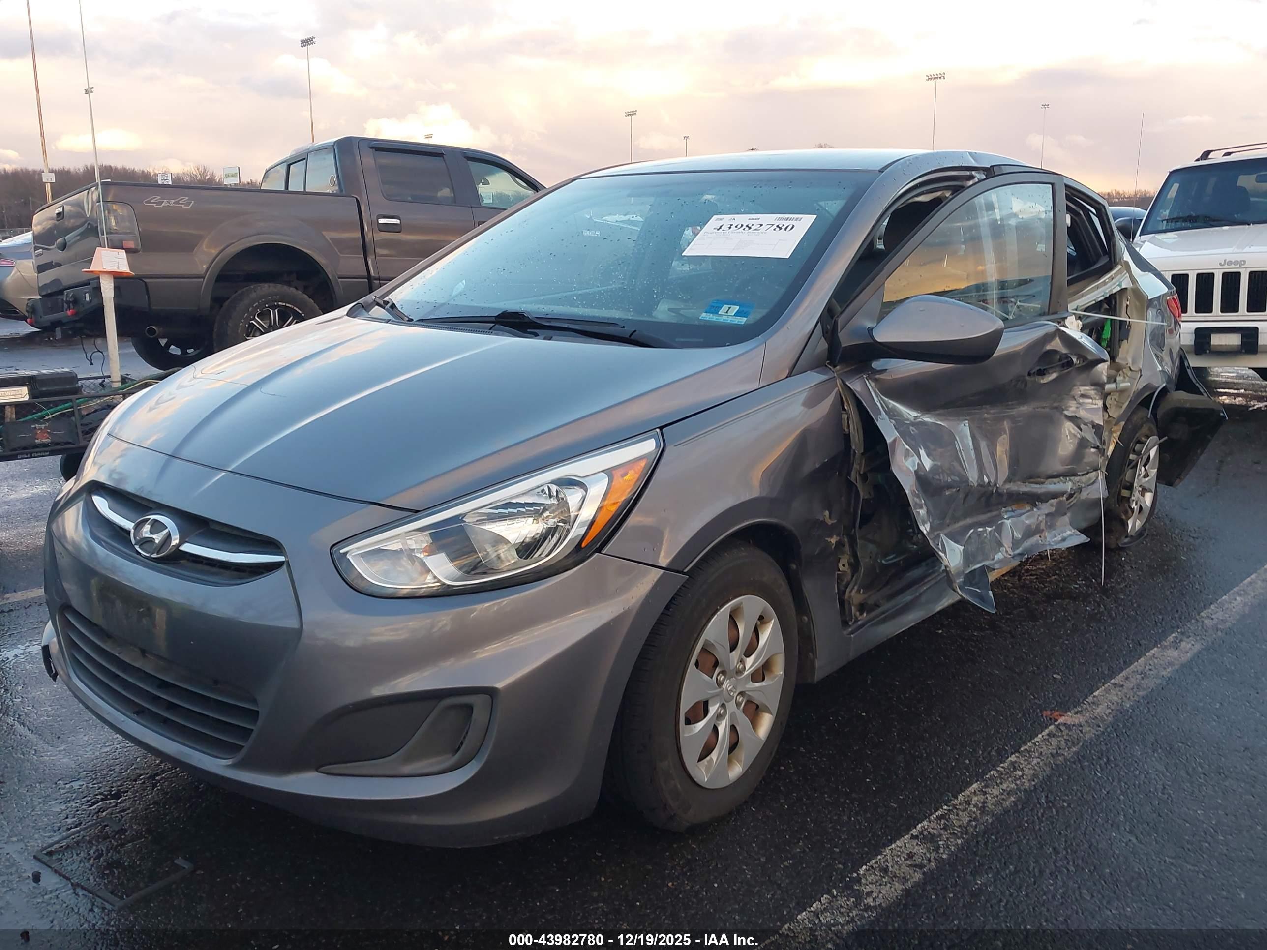 HYUNDAI ACCENT image 2
