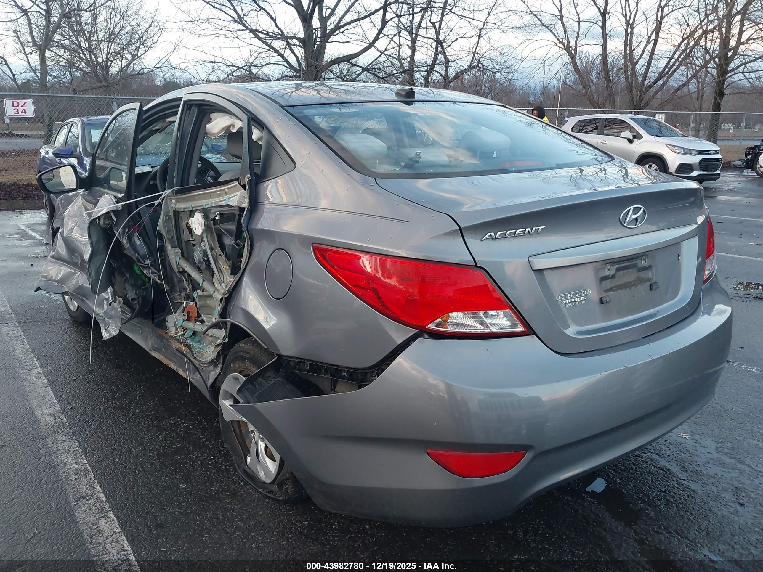 HYUNDAI ACCENT image 3
