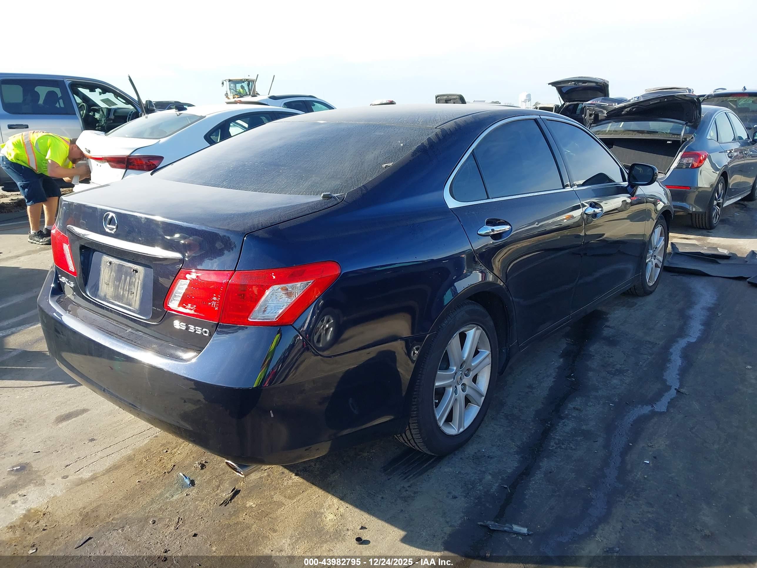 LEXUS ES image 4