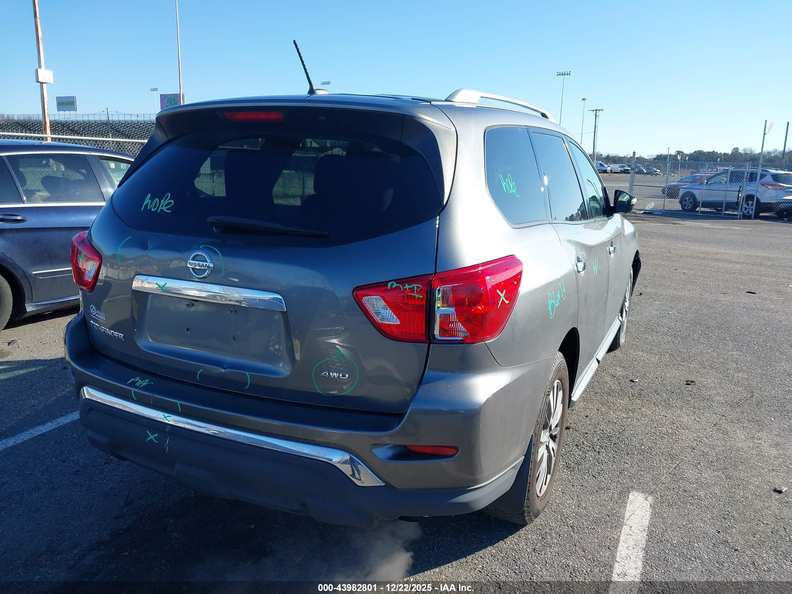 NISSAN PATHFINDER image 4