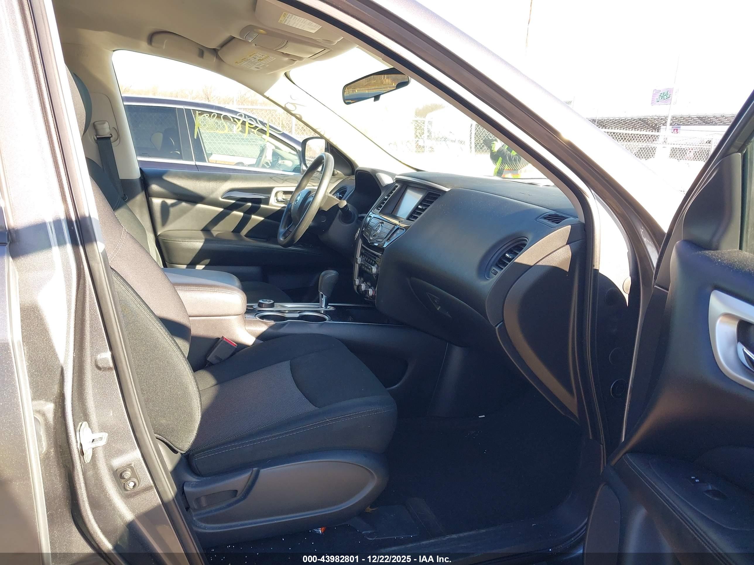 NISSAN PATHFINDER image 5