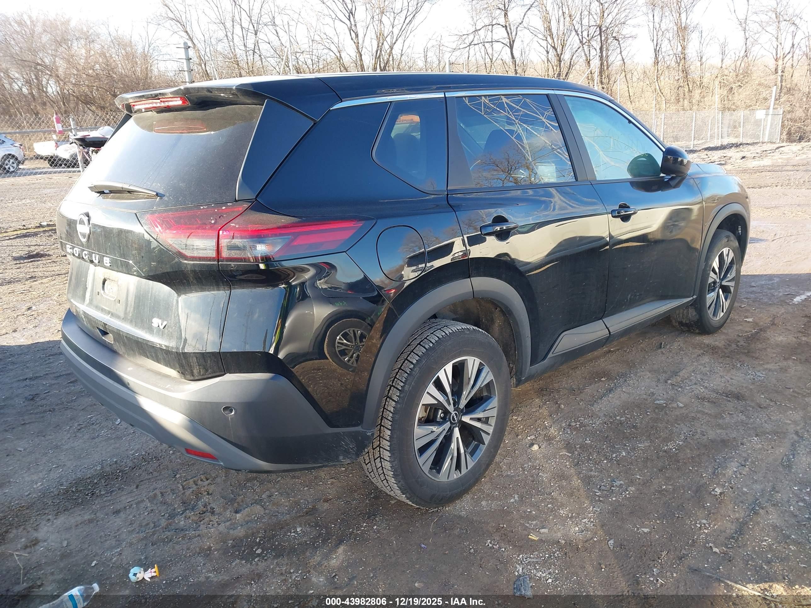NISSAN ROGUE image 4