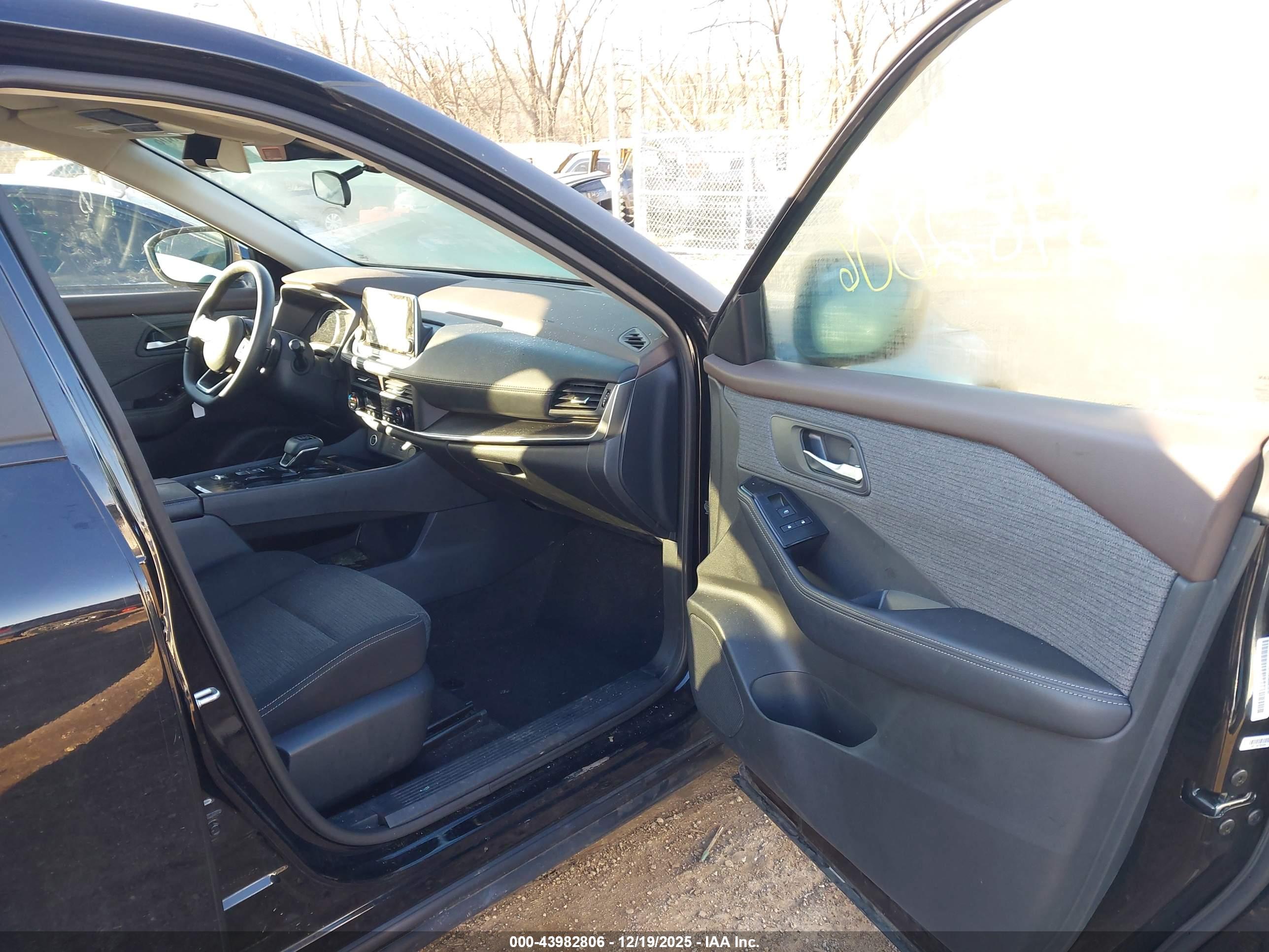 NISSAN ROGUE image 5